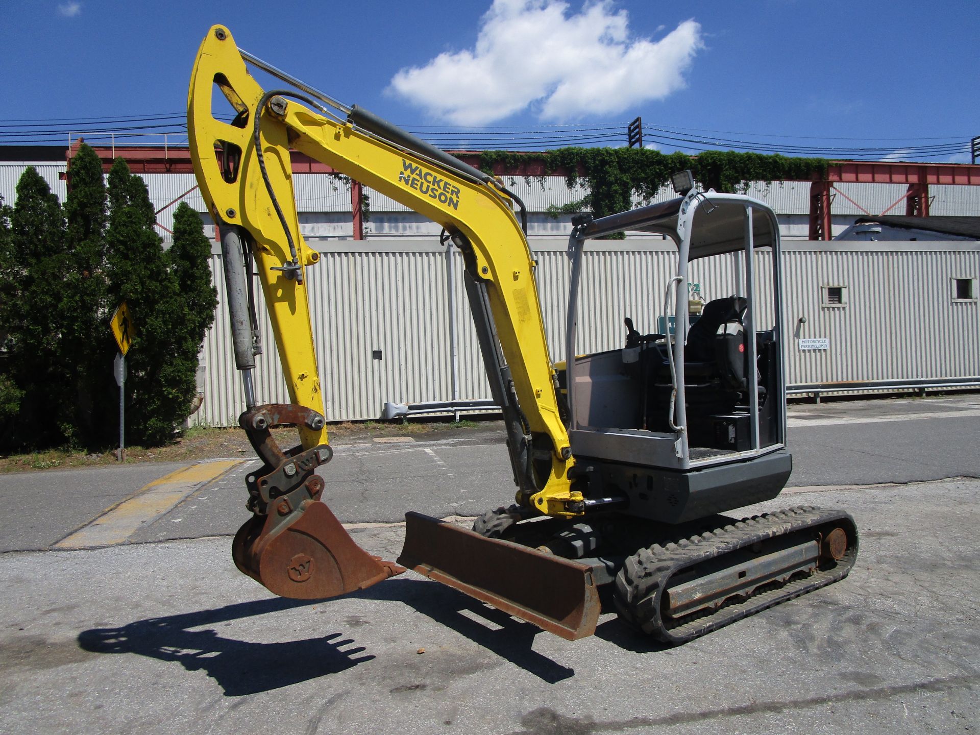 2016 Wacker Neuson EZ38 Mini Excavator Loader- Located in Lester, PA - Image 2 of 10