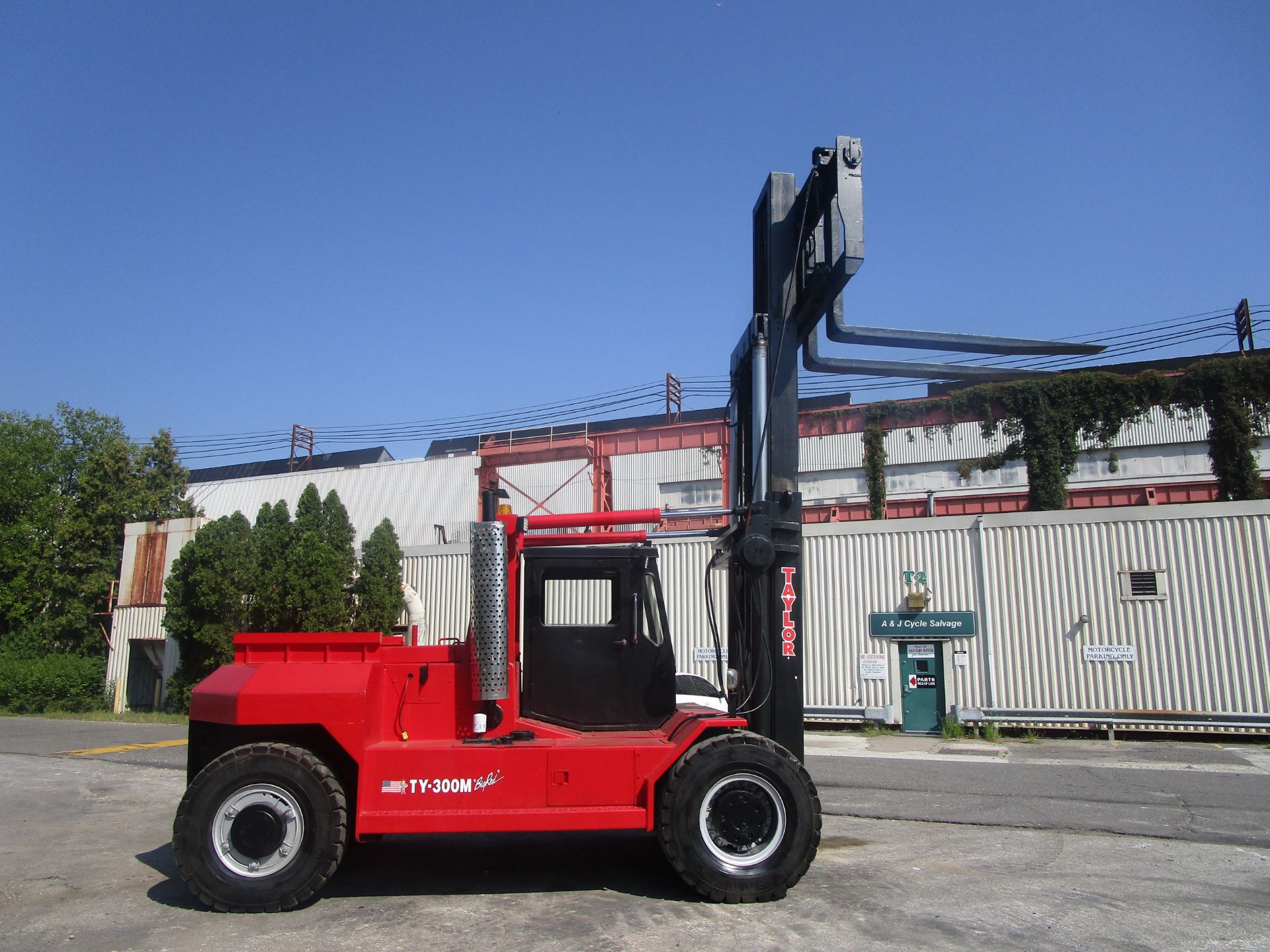 Taylor TY-300M 30,000 lb Forklift - Triple Mast - Image 7 of 11