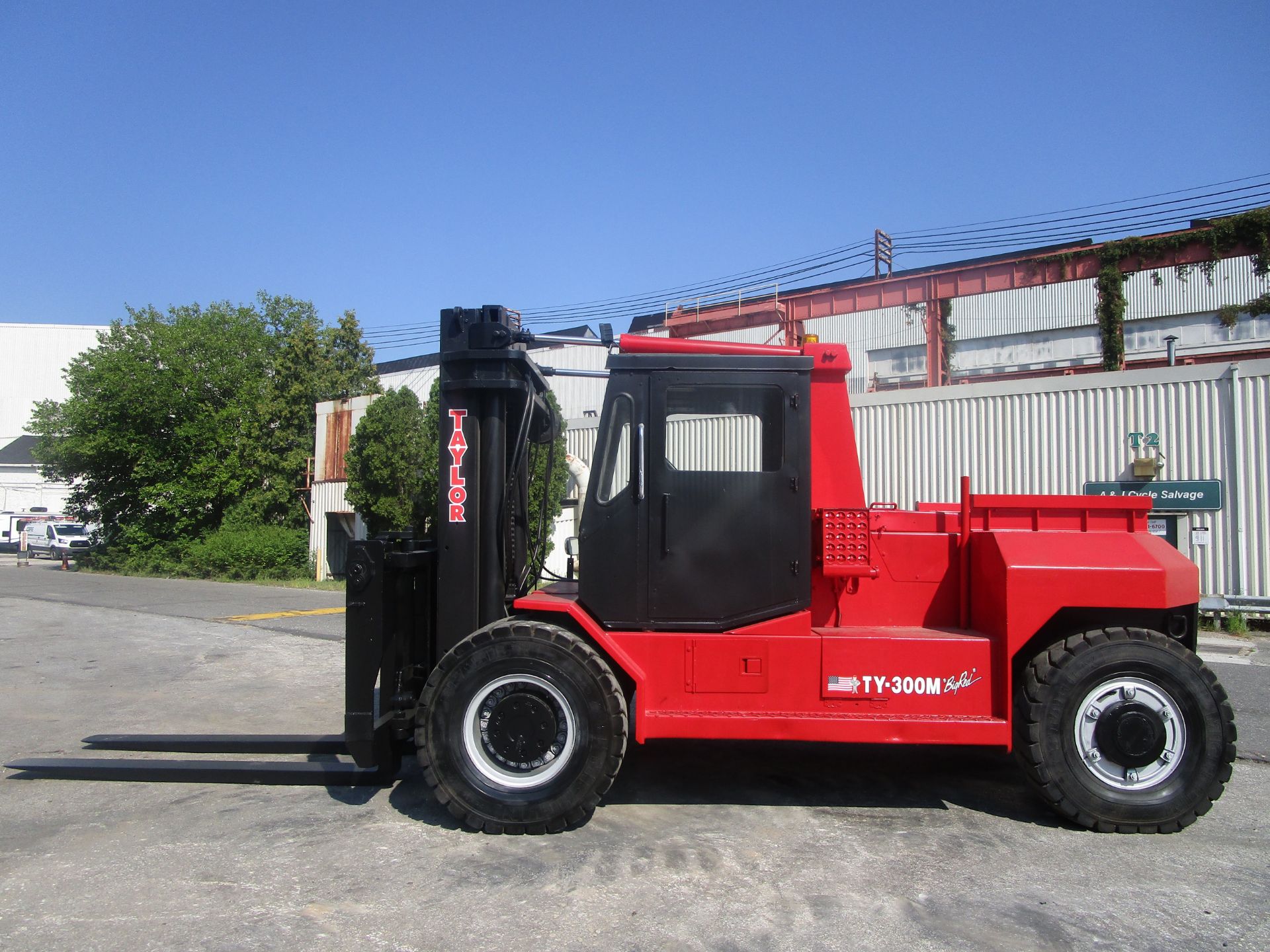 Taylor TY-300M 30,000 lb Forklift - Triple Mast