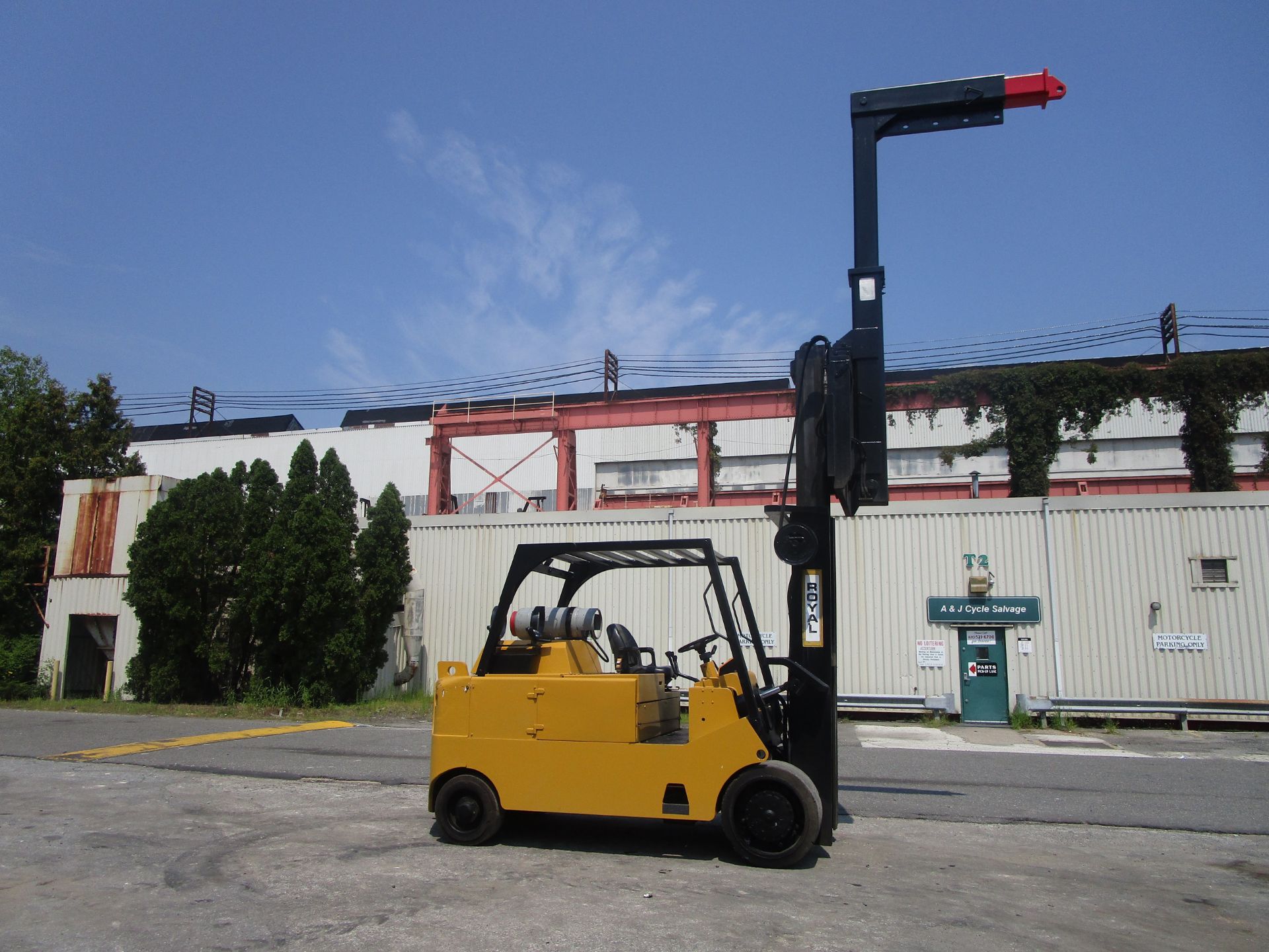 Royal TB300B 30,000 lb Forklift - Image 7 of 11