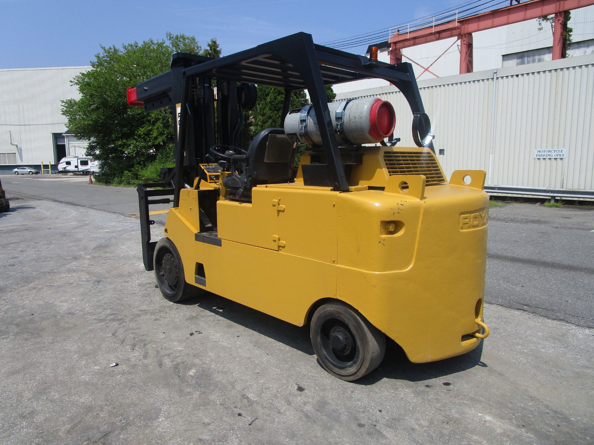 Royal TB300B 30,000 lb Forklift - Image 3 of 11