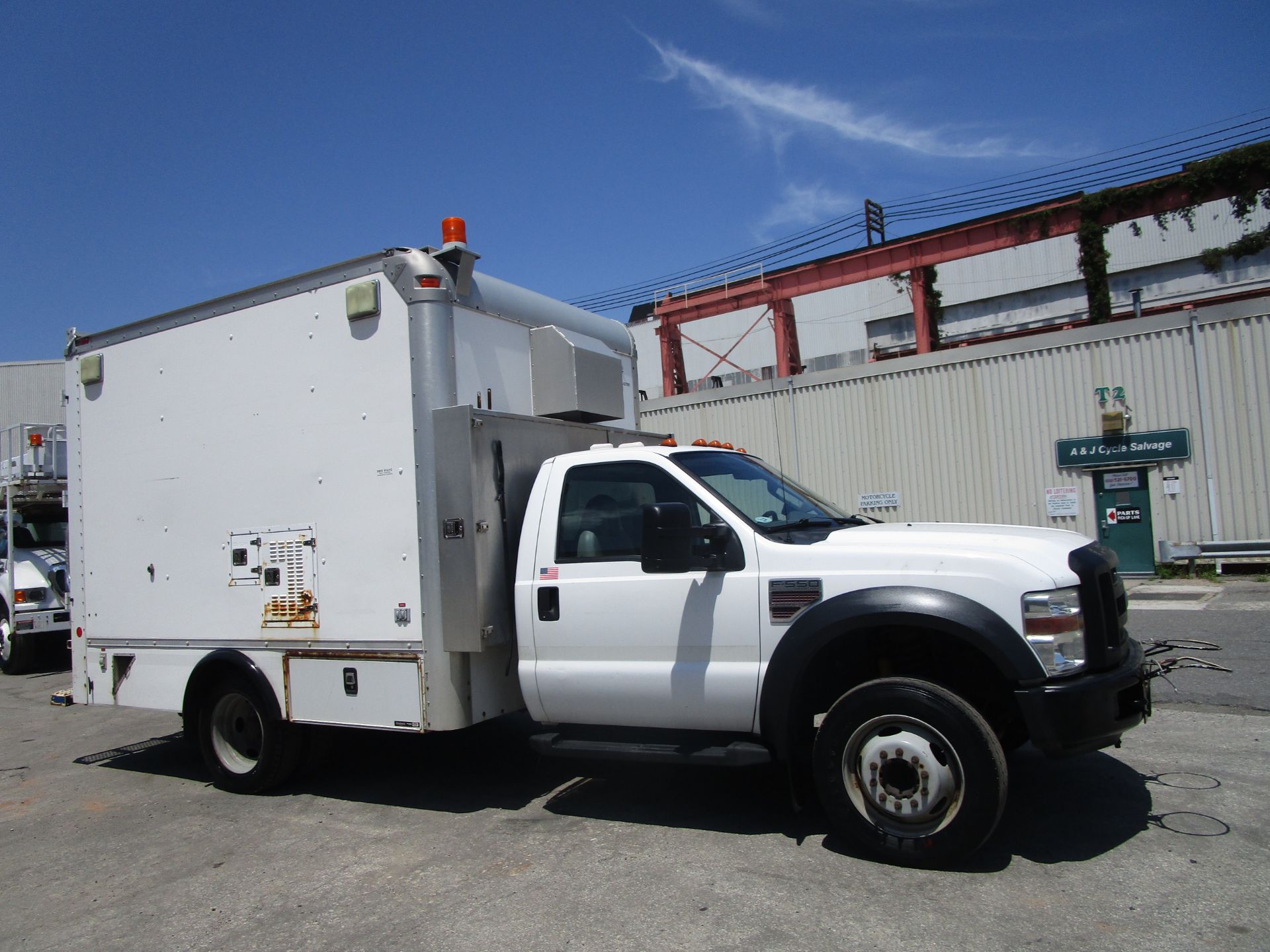 2008 Ford F550 Van Body Truck - Image 2 of 11