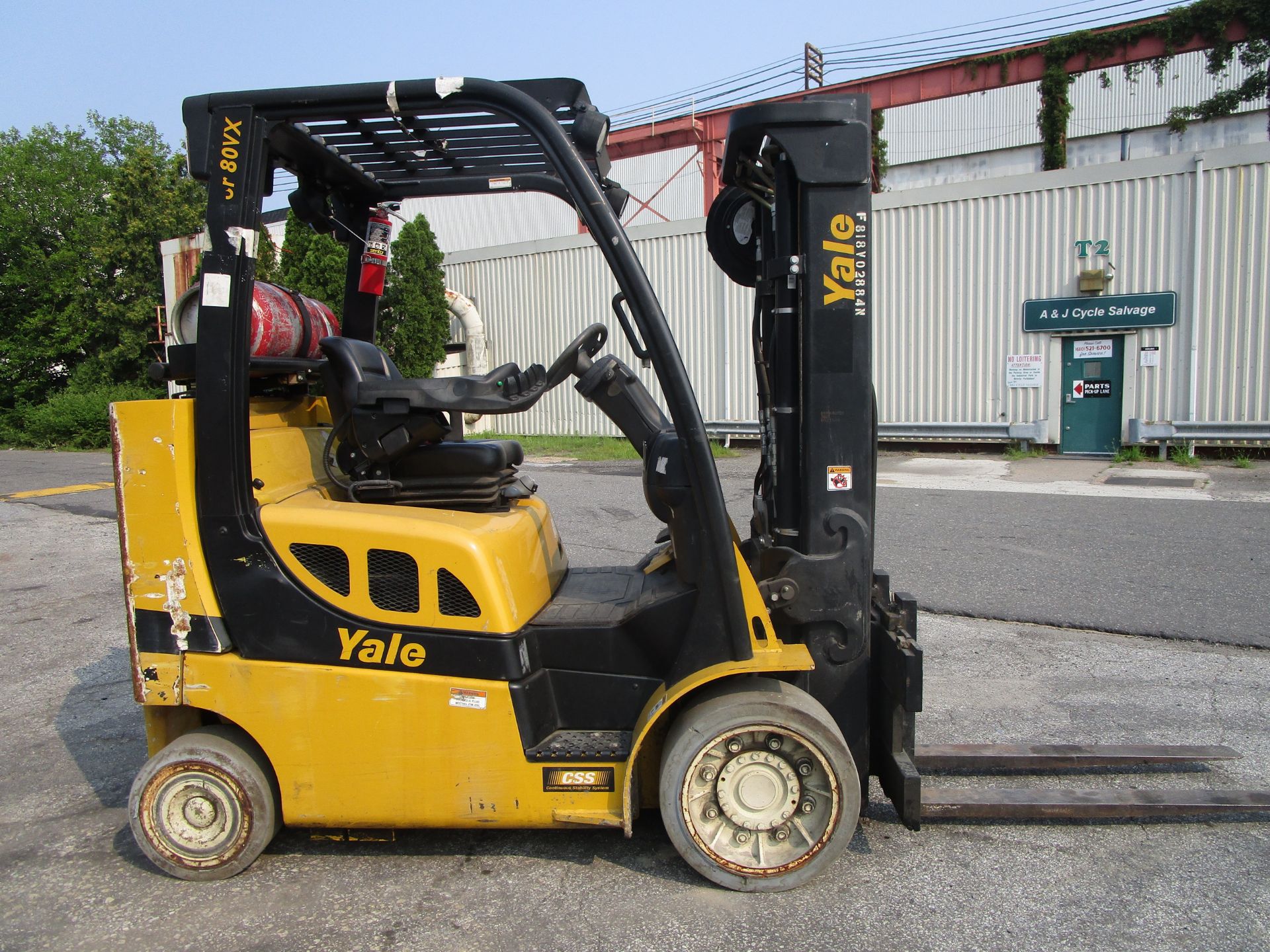 2015 Yale GLC080VX 8,000 lb Forklift - Image 2 of 9