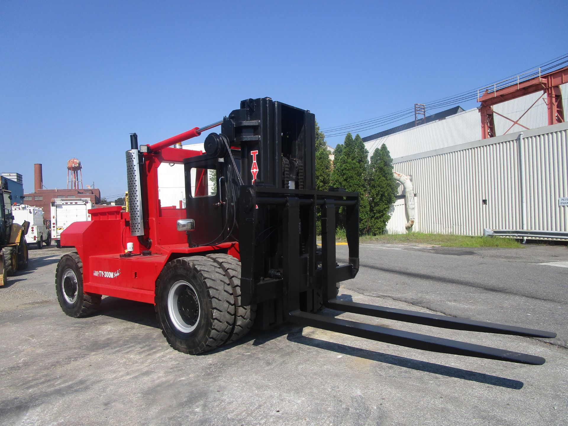 Taylor TY-300M 30,000 lb Forklift - Triple Mast - Image 4 of 11