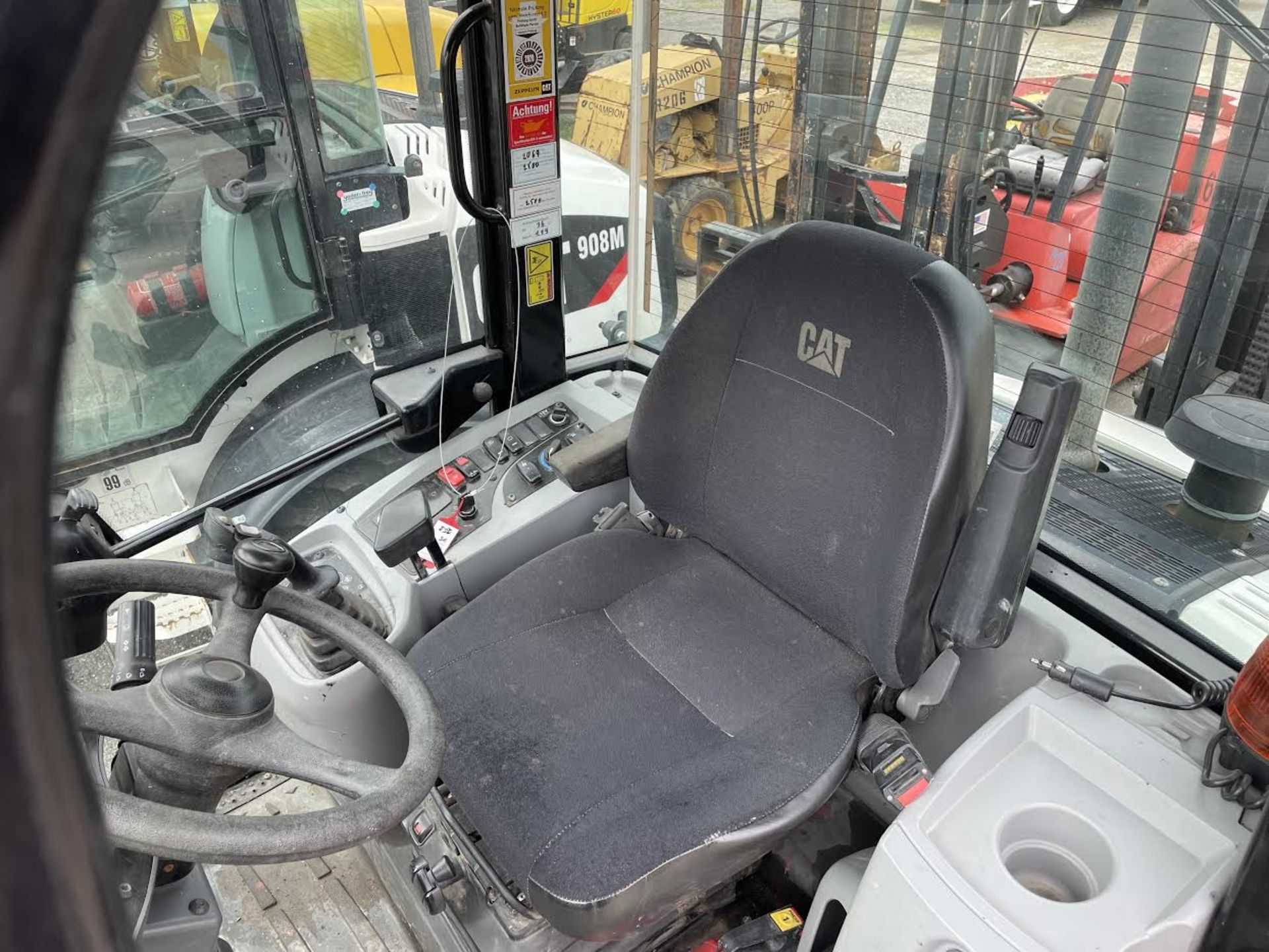 2015 Caterpillar 908 Wheel Loader - Image 5 of 10