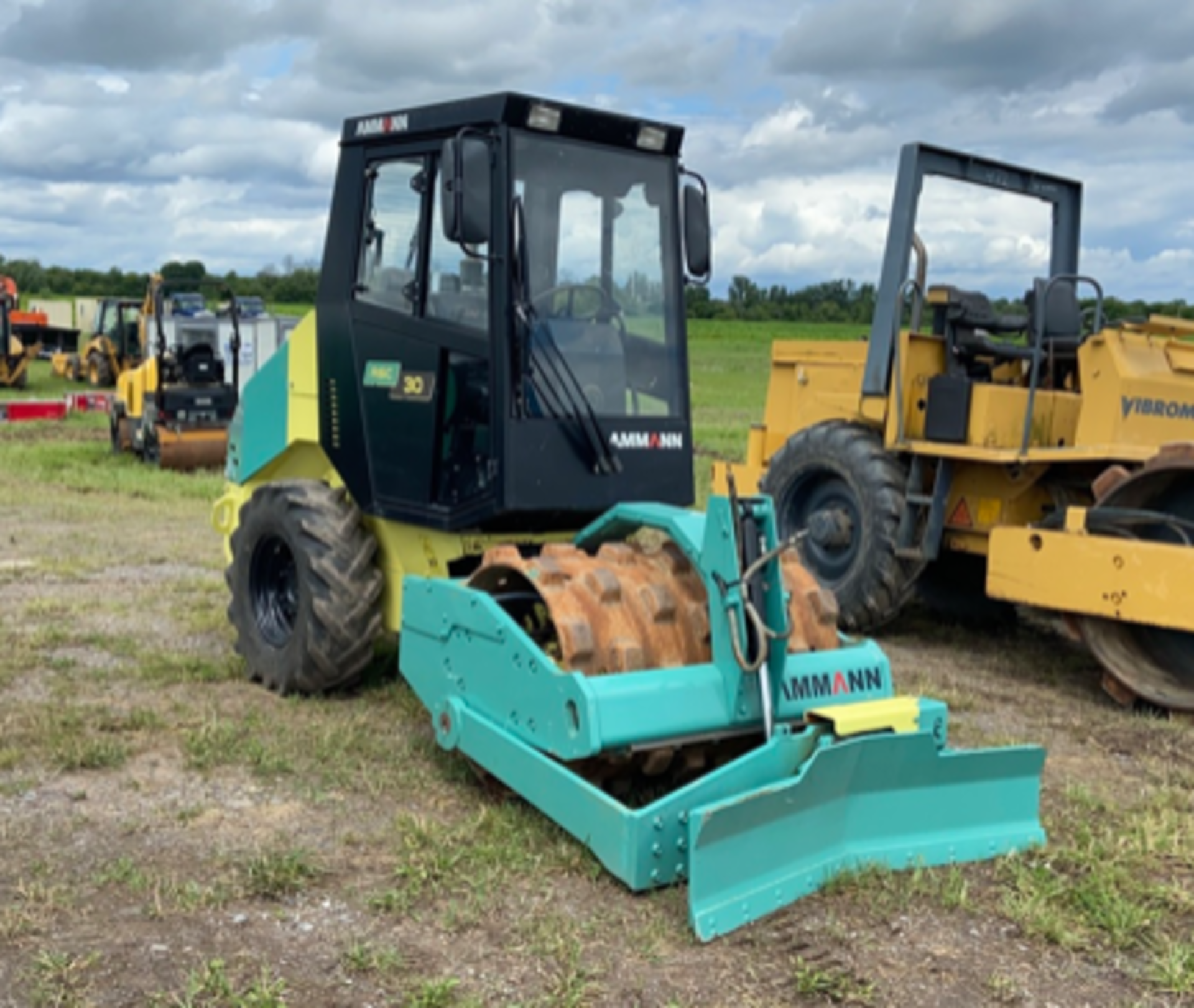 AMMANN ASC30 VIBRATORY ROLLER