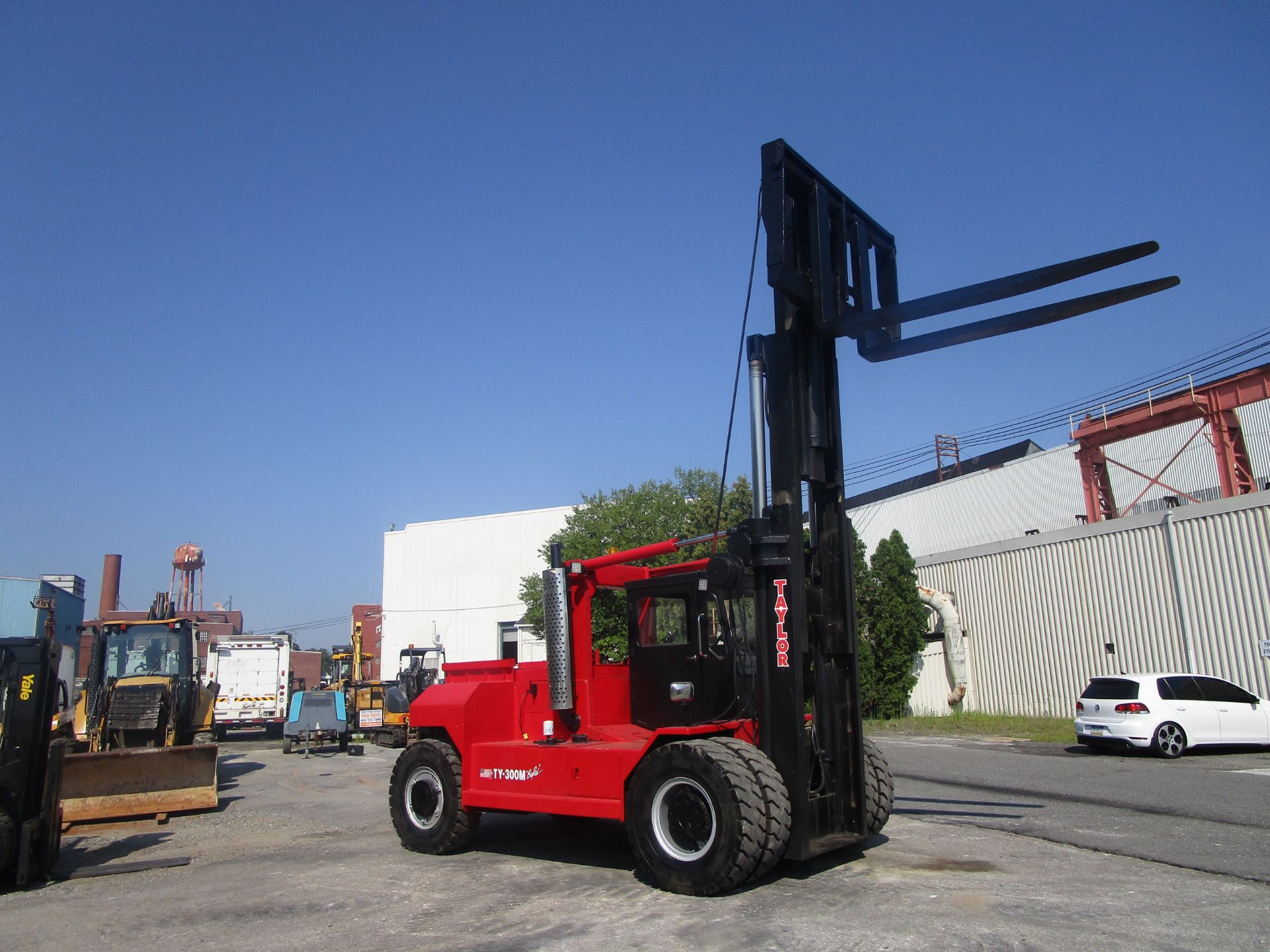 Taylor TY-300M 30,000 lb Forklift - Triple Mast - Image 8 of 11