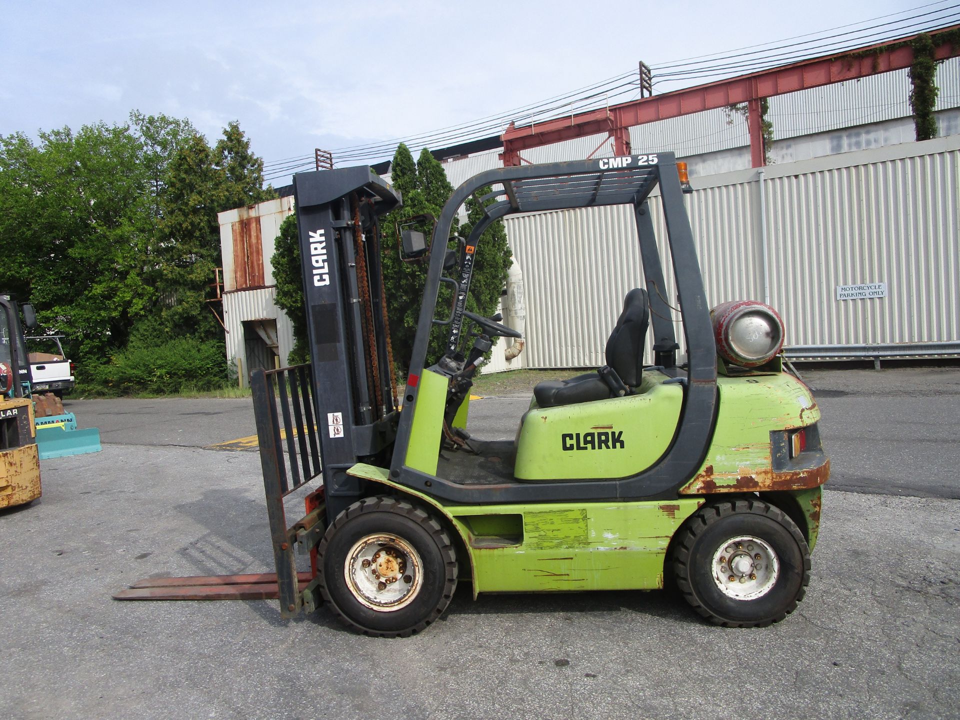 Clark CMP25 6,000 lb Forklift
