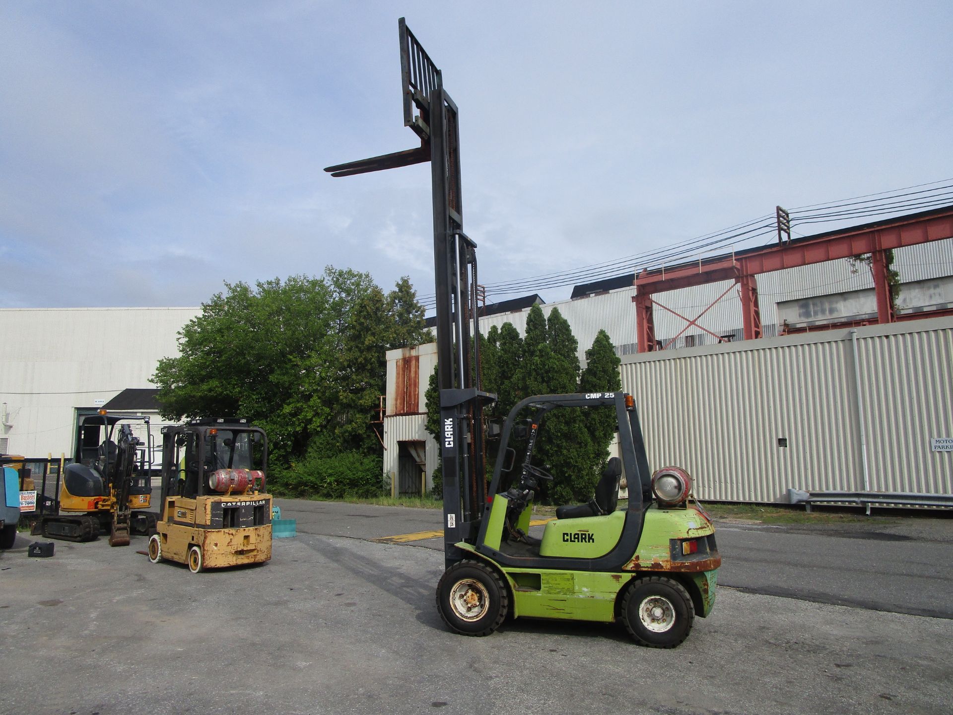 Clark CMP25 6,000 lb Forklift - Image 6 of 10