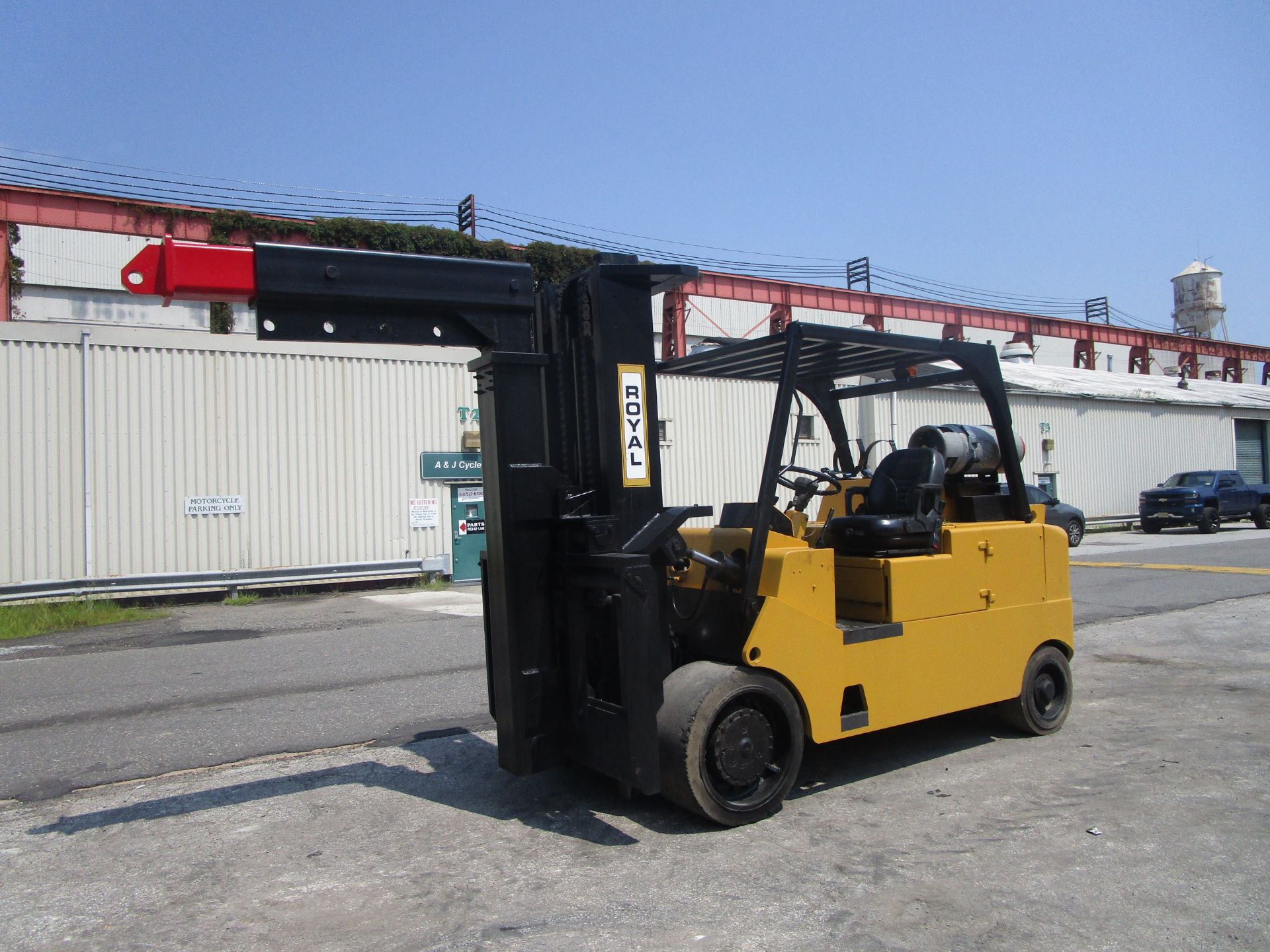 Royal TB300B 30,000 lb Forklift - Image 2 of 11