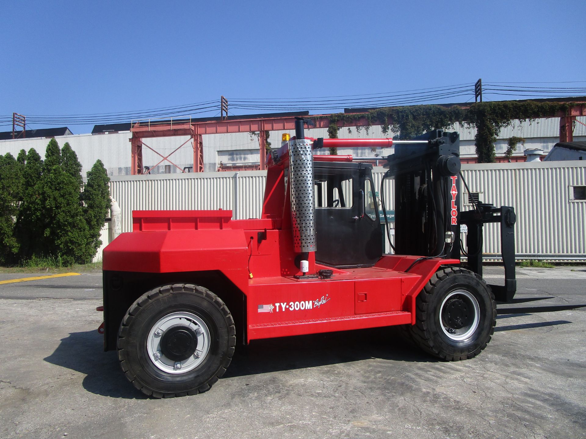 Taylor TY-300M 30,000 lb Forklift - Triple Mast - Image 6 of 11