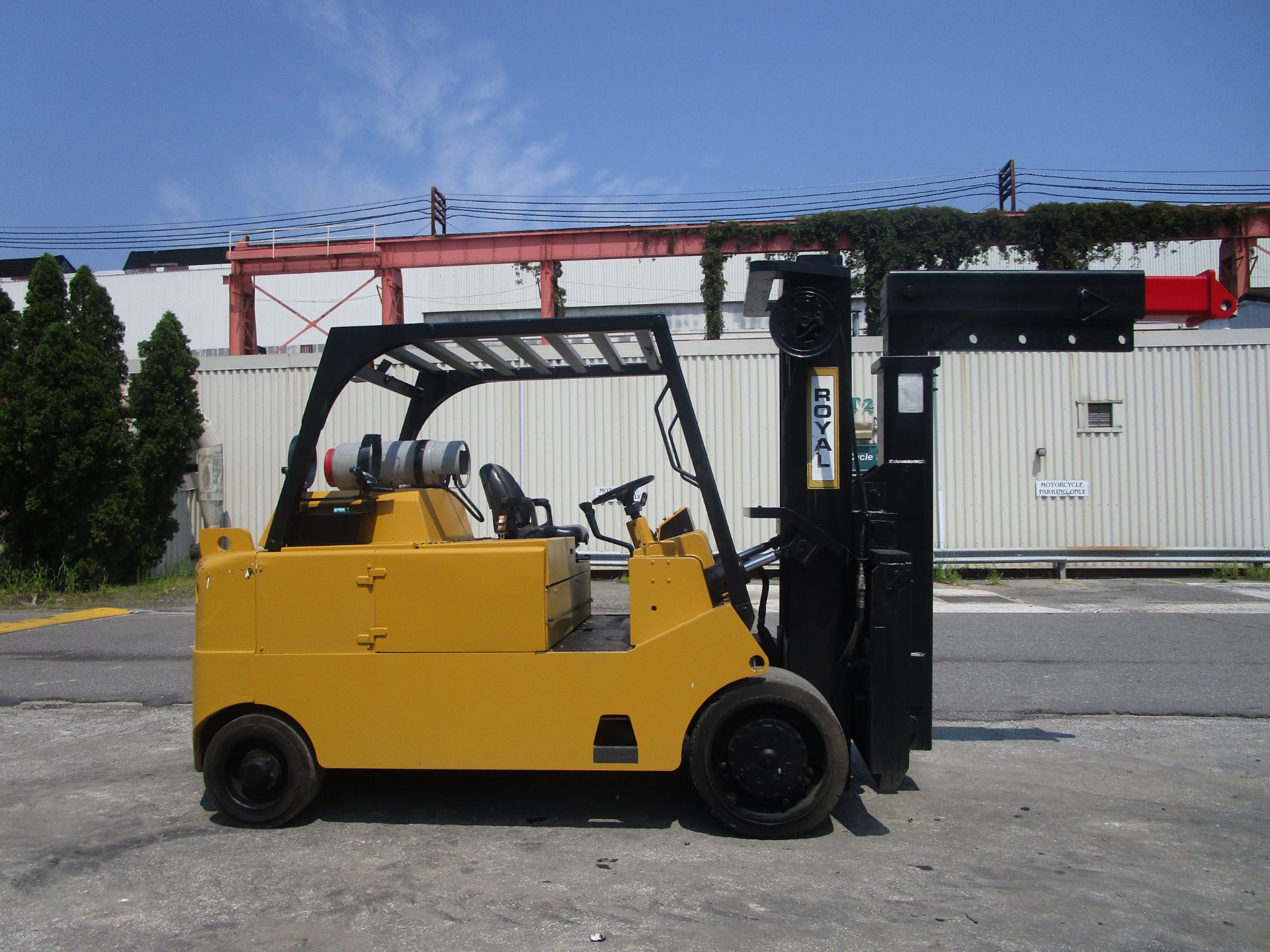 Royal TB300B 30,000 lb Forklift - Image 4 of 11