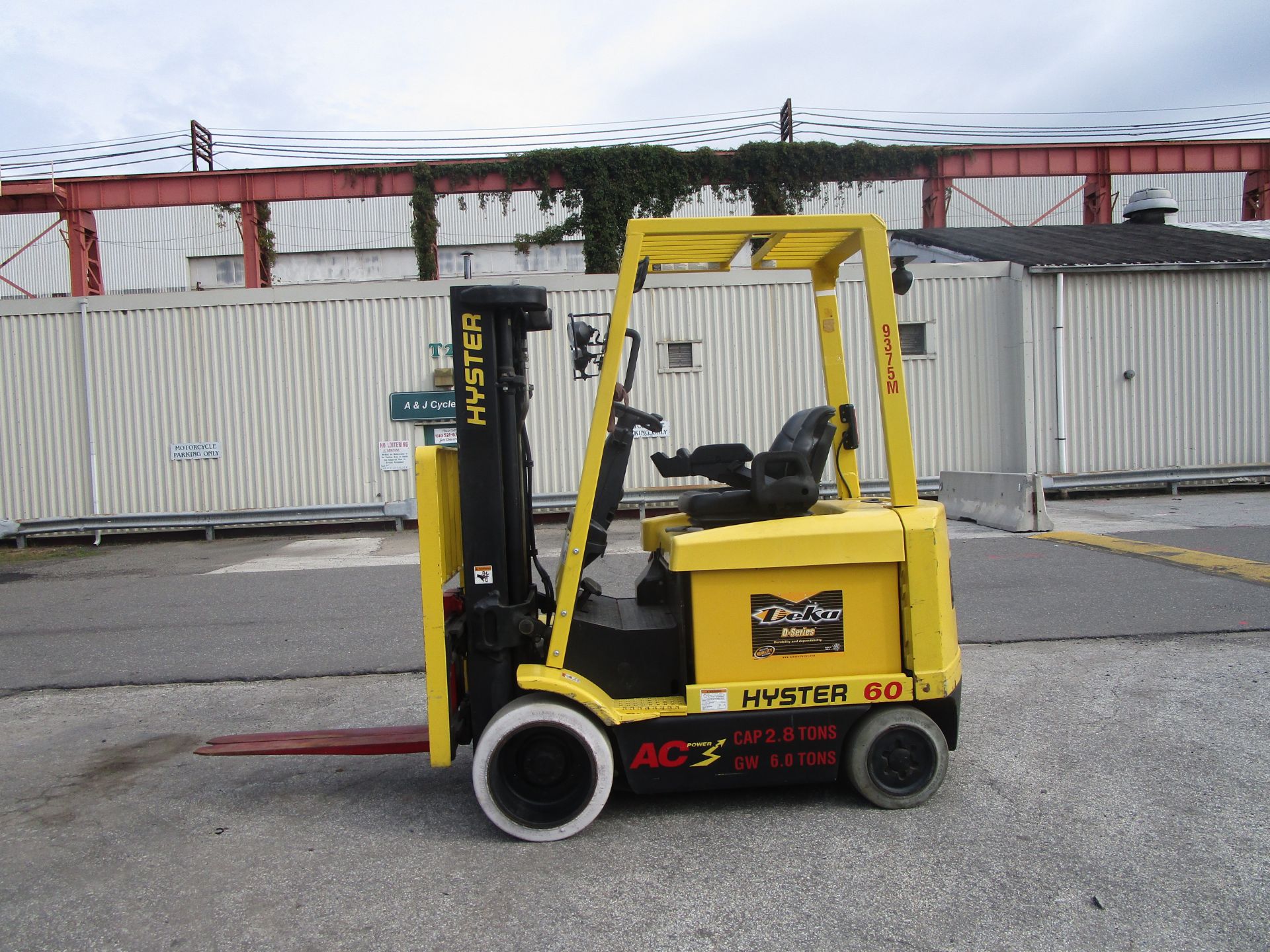 Hyster E60Z 6,000 lb Forklift