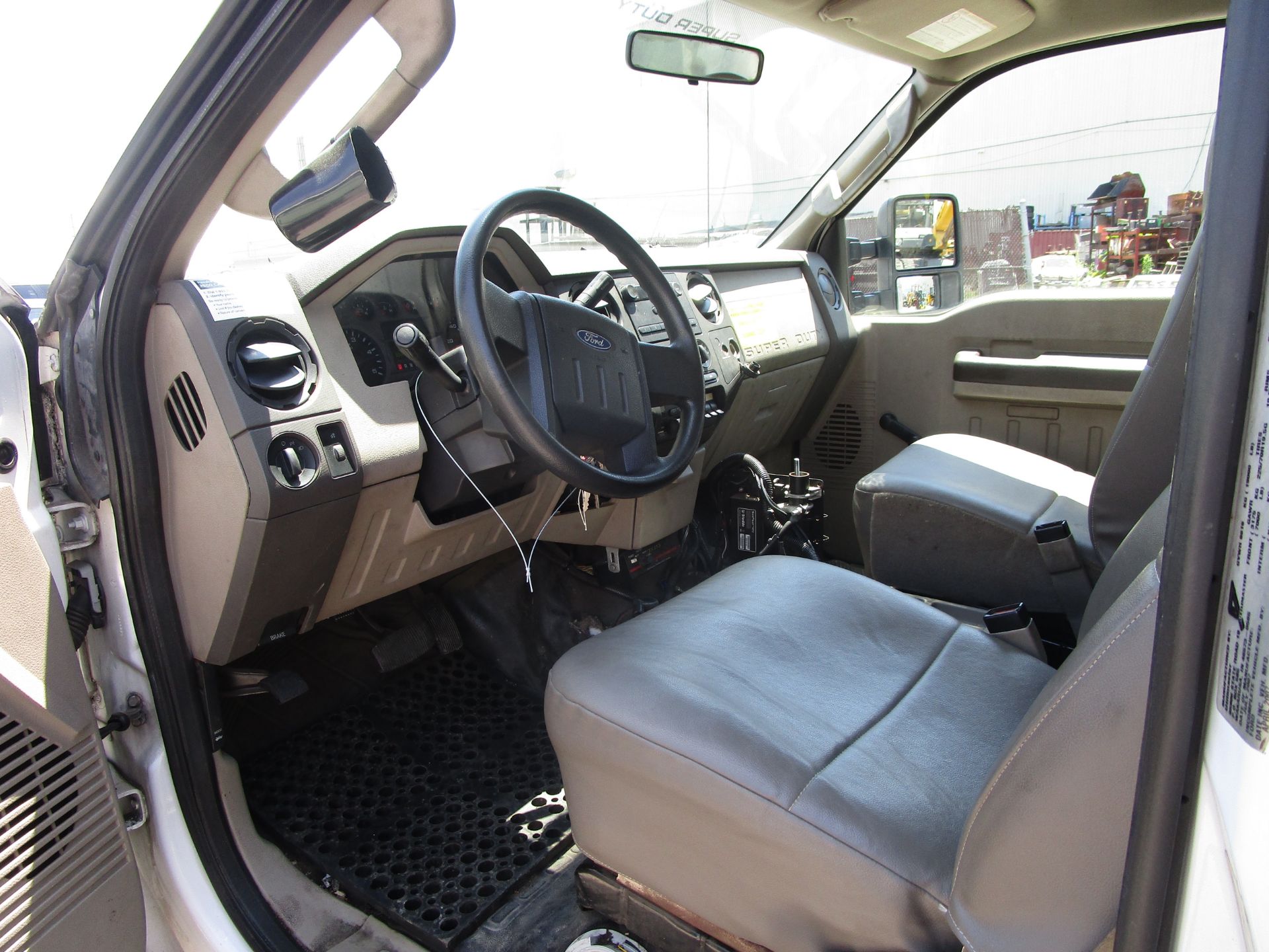 2008 Ford F550 Van Body Truck - Image 9 of 11