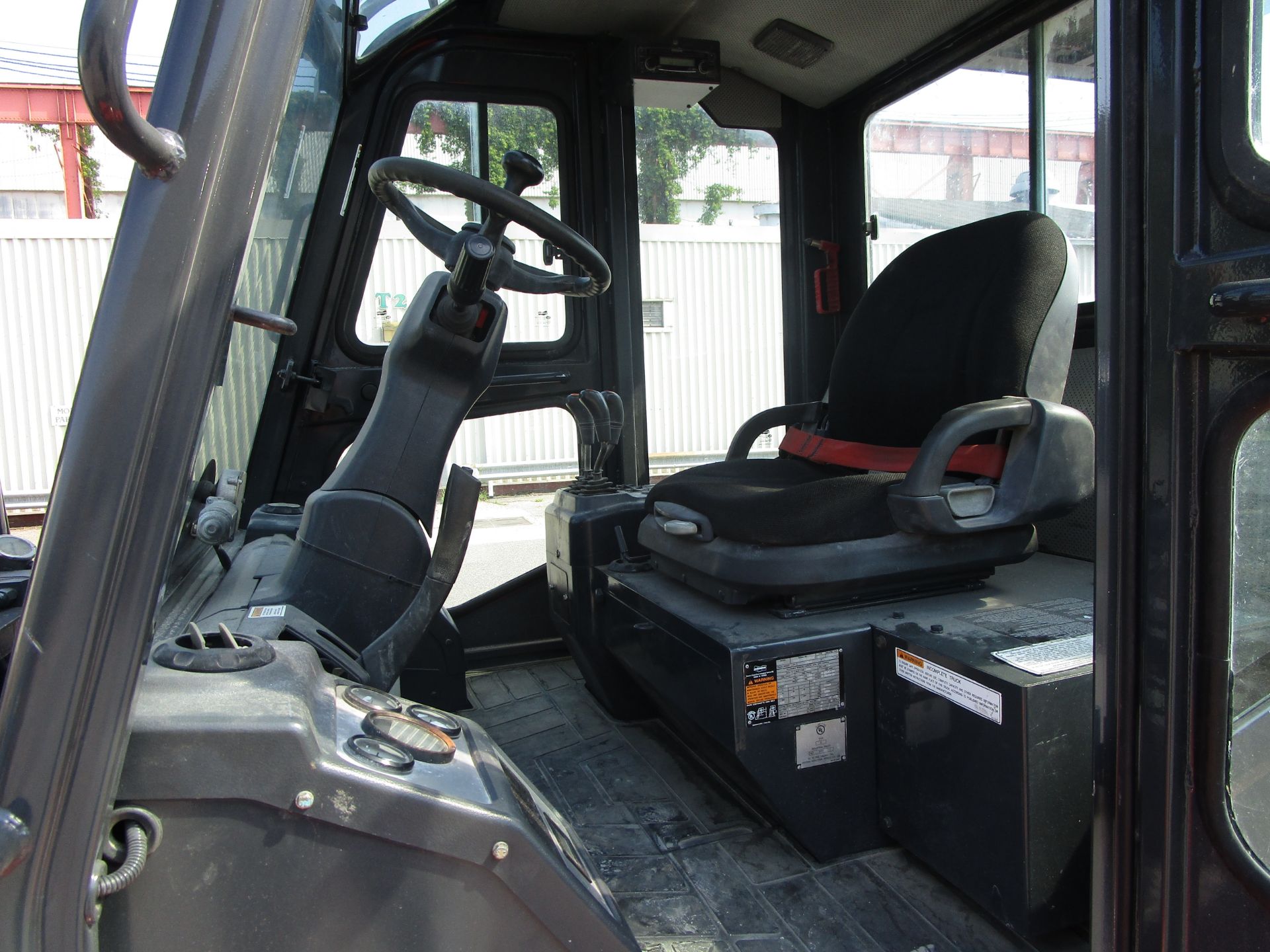 2014 Doosan D70S-5 15,400lb Forklift - Image 9 of 10