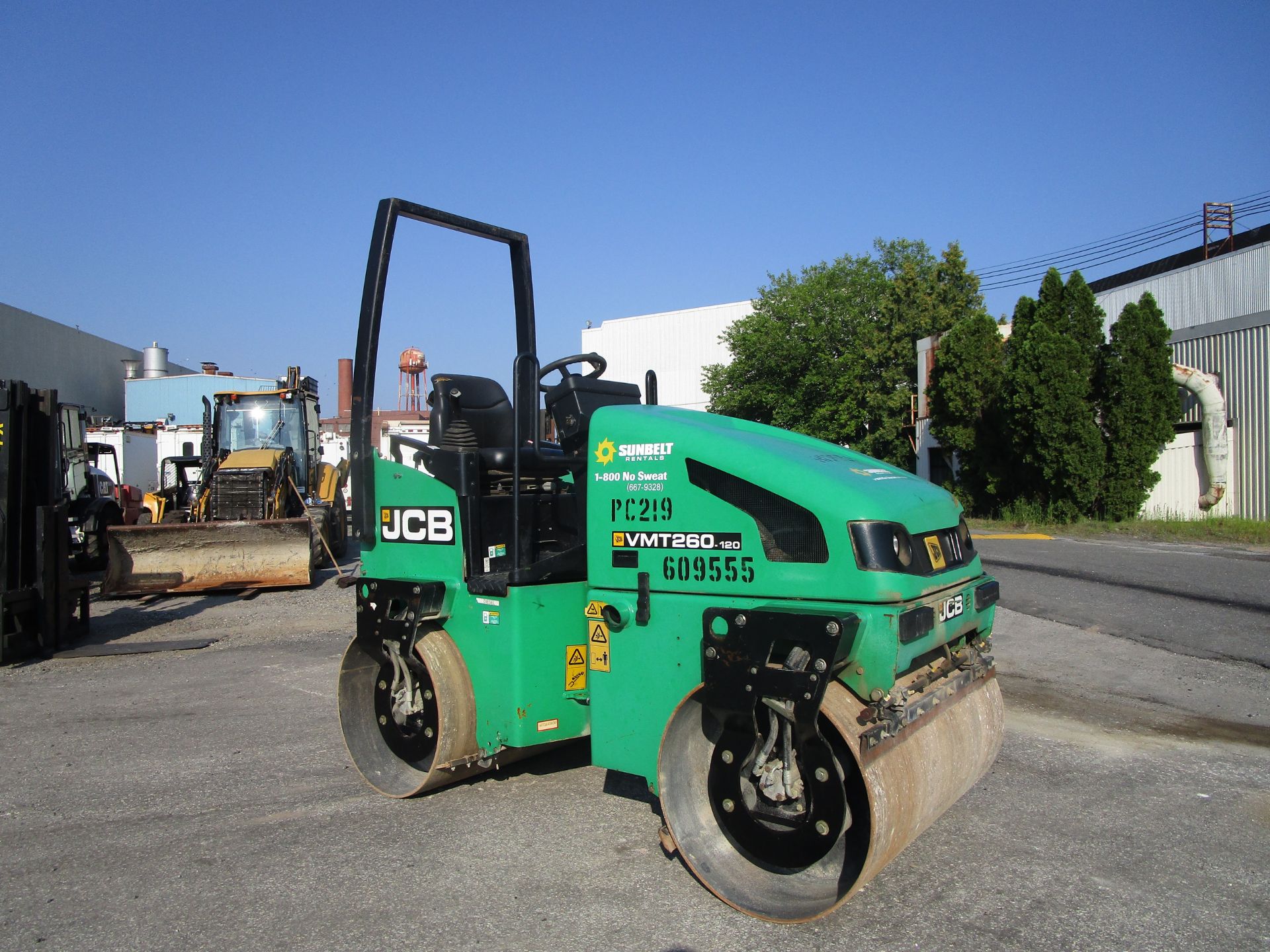 2014 JCB VMT260 Asphalt Vibratory Roller Compactor -Located in Lester, PA - Image 3 of 8