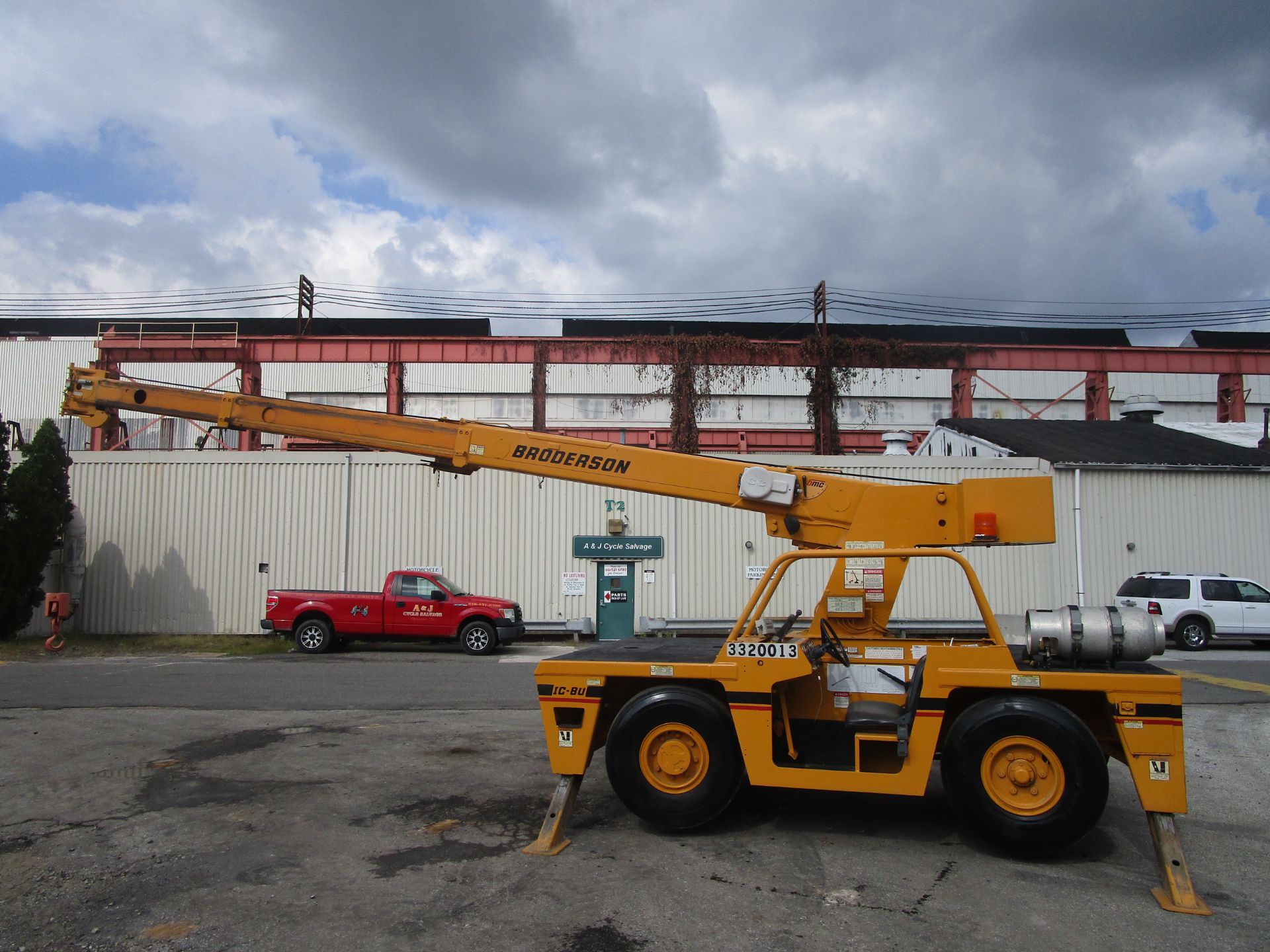 Broderson IC-80-3G Crane - Located in Lester, PA