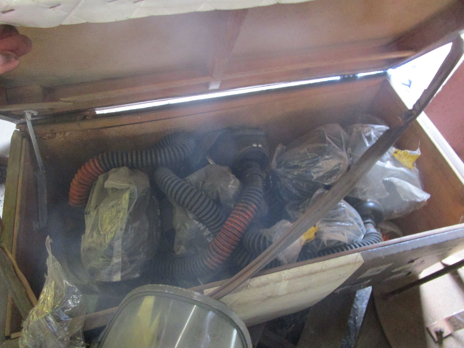 Brown Bin of Sand Blaster and Equipment -Located in Cinnaminson, NJ - Image 6 of 9