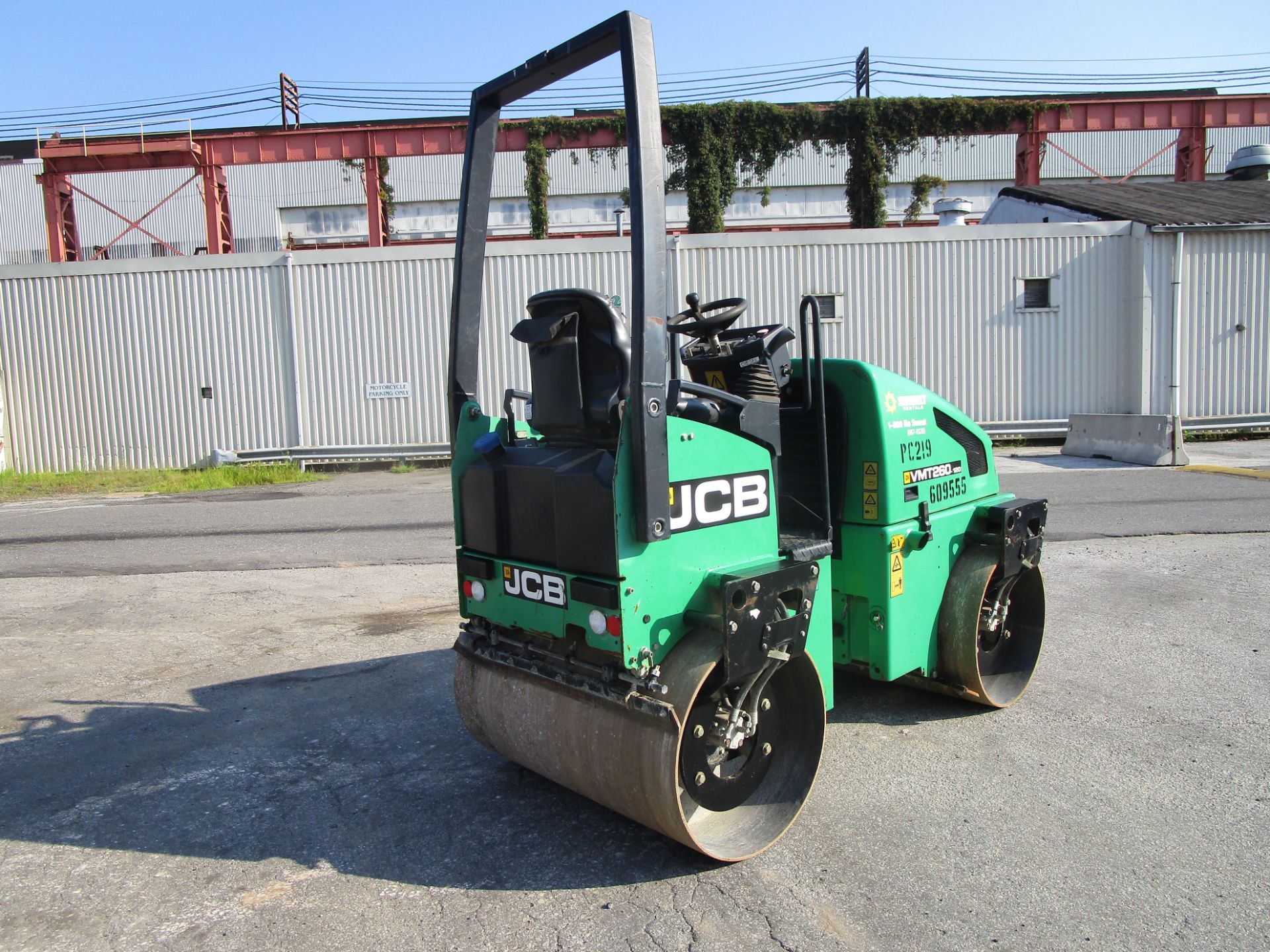 2014 JCB VMT260 Asphalt Vibratory Roller Compactor -Located in Lester, PA - Image 4 of 8