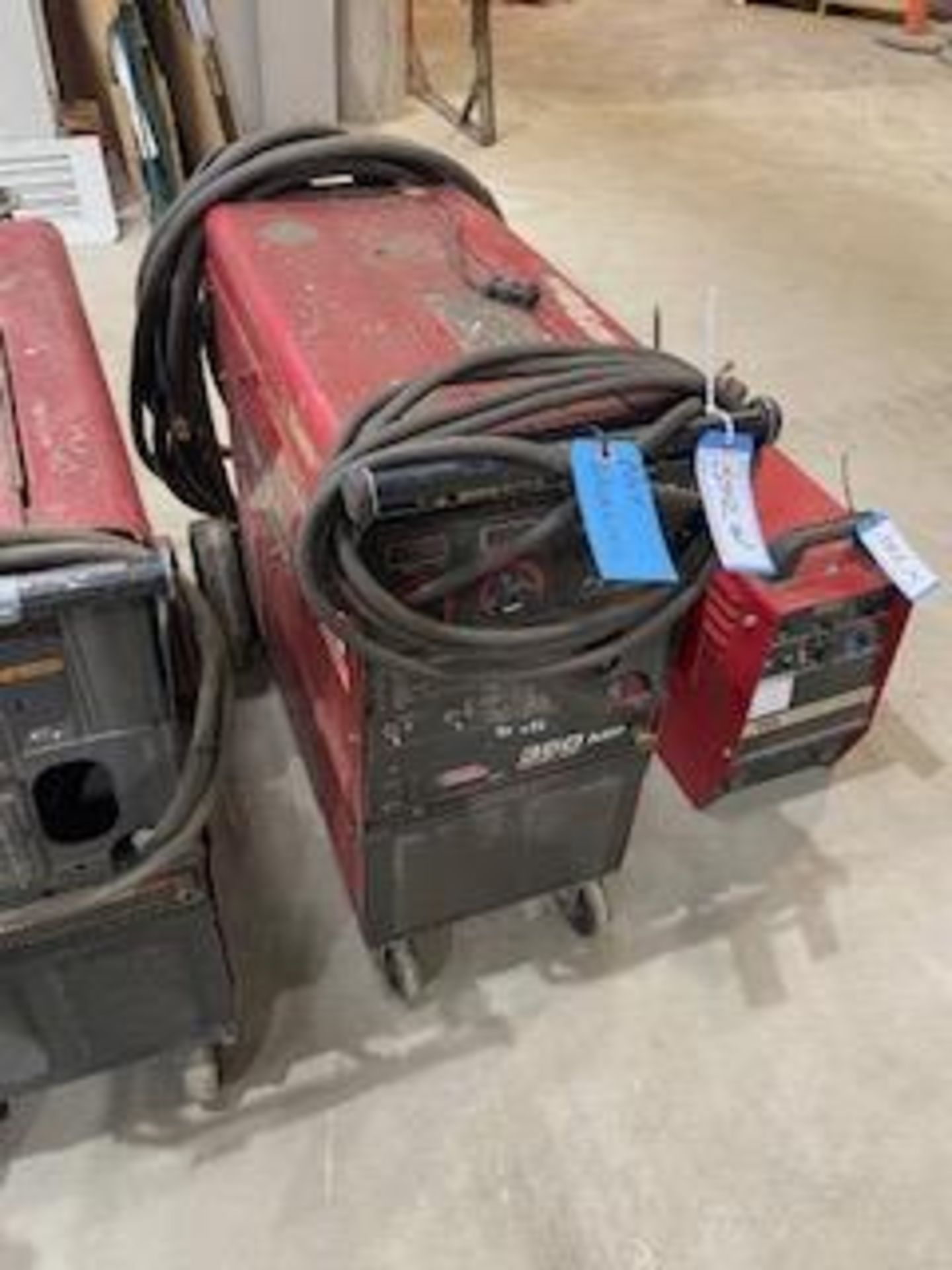 LINCOLN 350MP POWER MIG WELDER SINGLE PHASE, S/N U1110606361 NOT WORKING