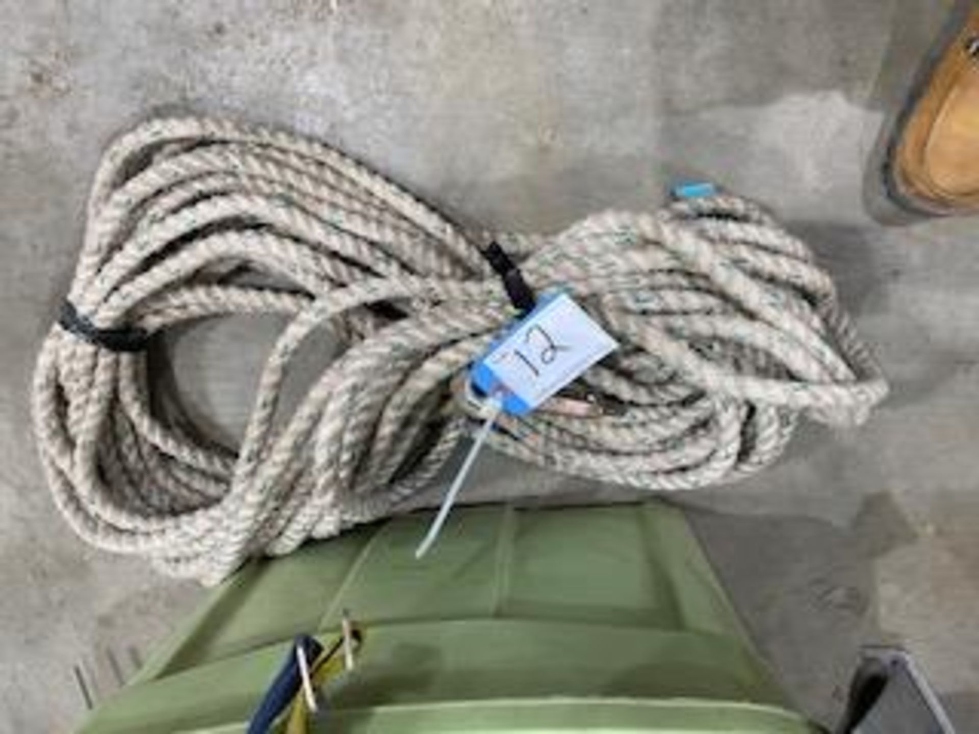 LO ROOF ANCHORS, ROPE & SAFETY HARNESS - Image 2 of 3