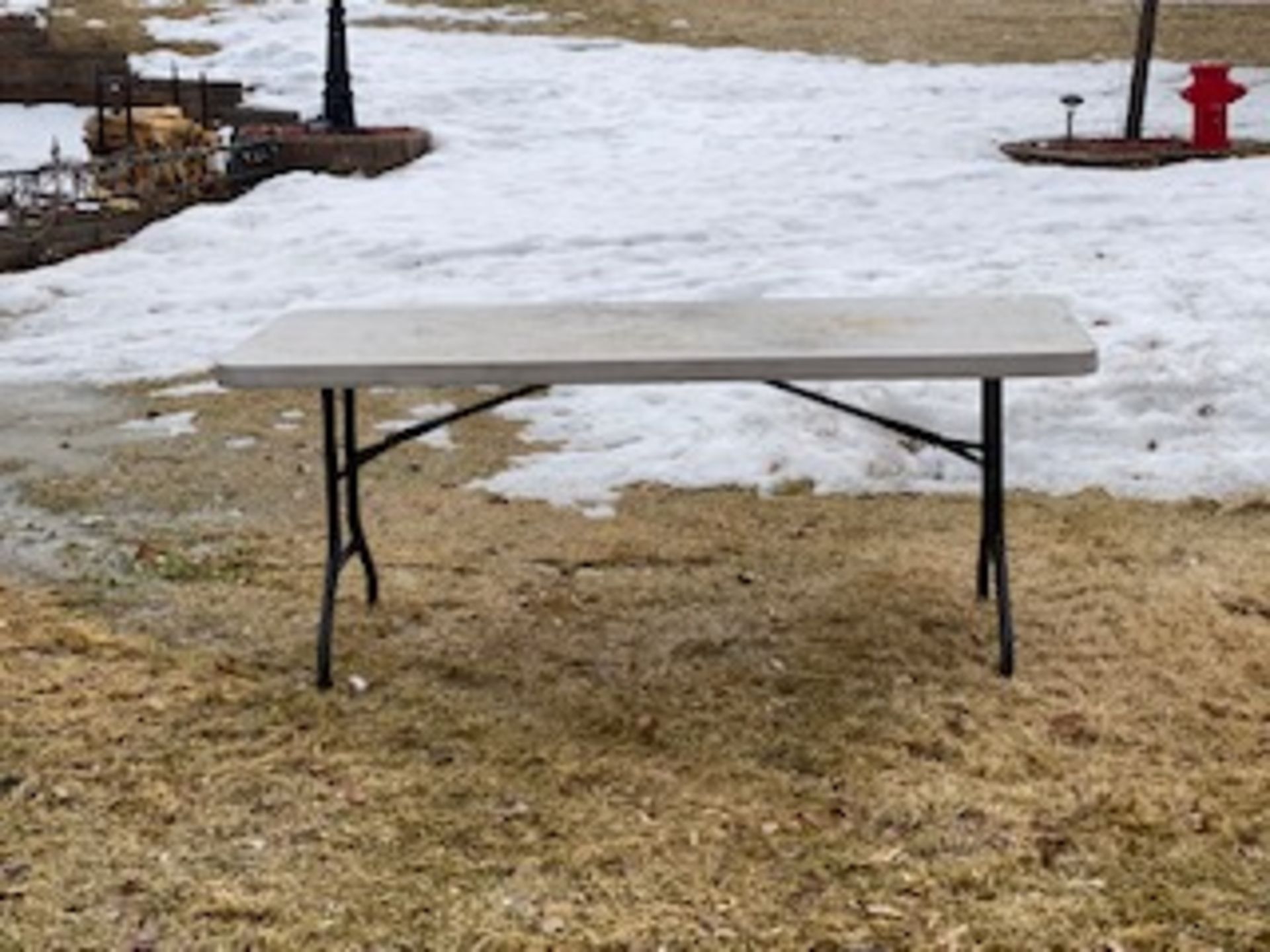 L/O 4 - 6FT RESIN FOLDING TABLES