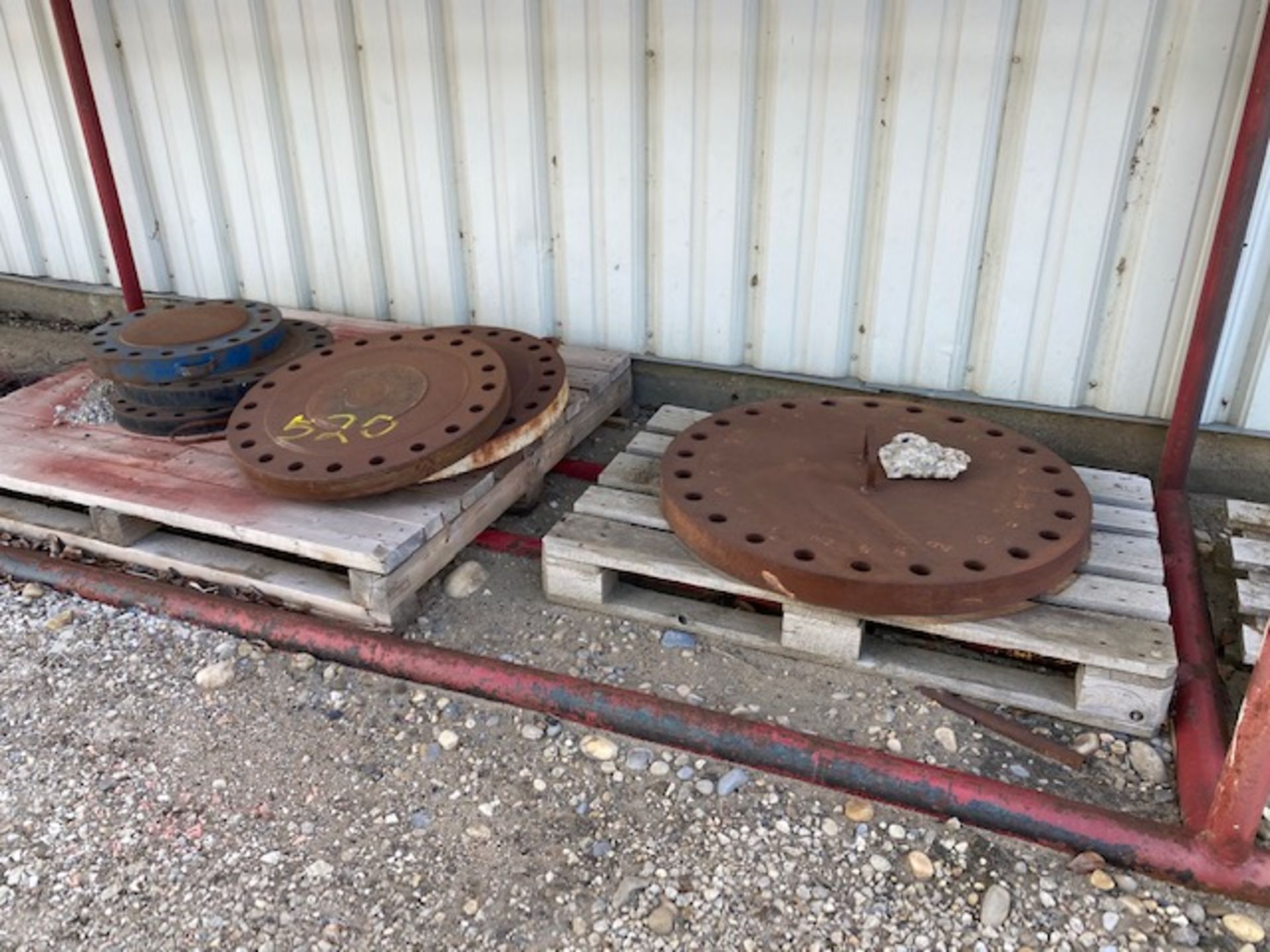 2 PALLETS FLANGES