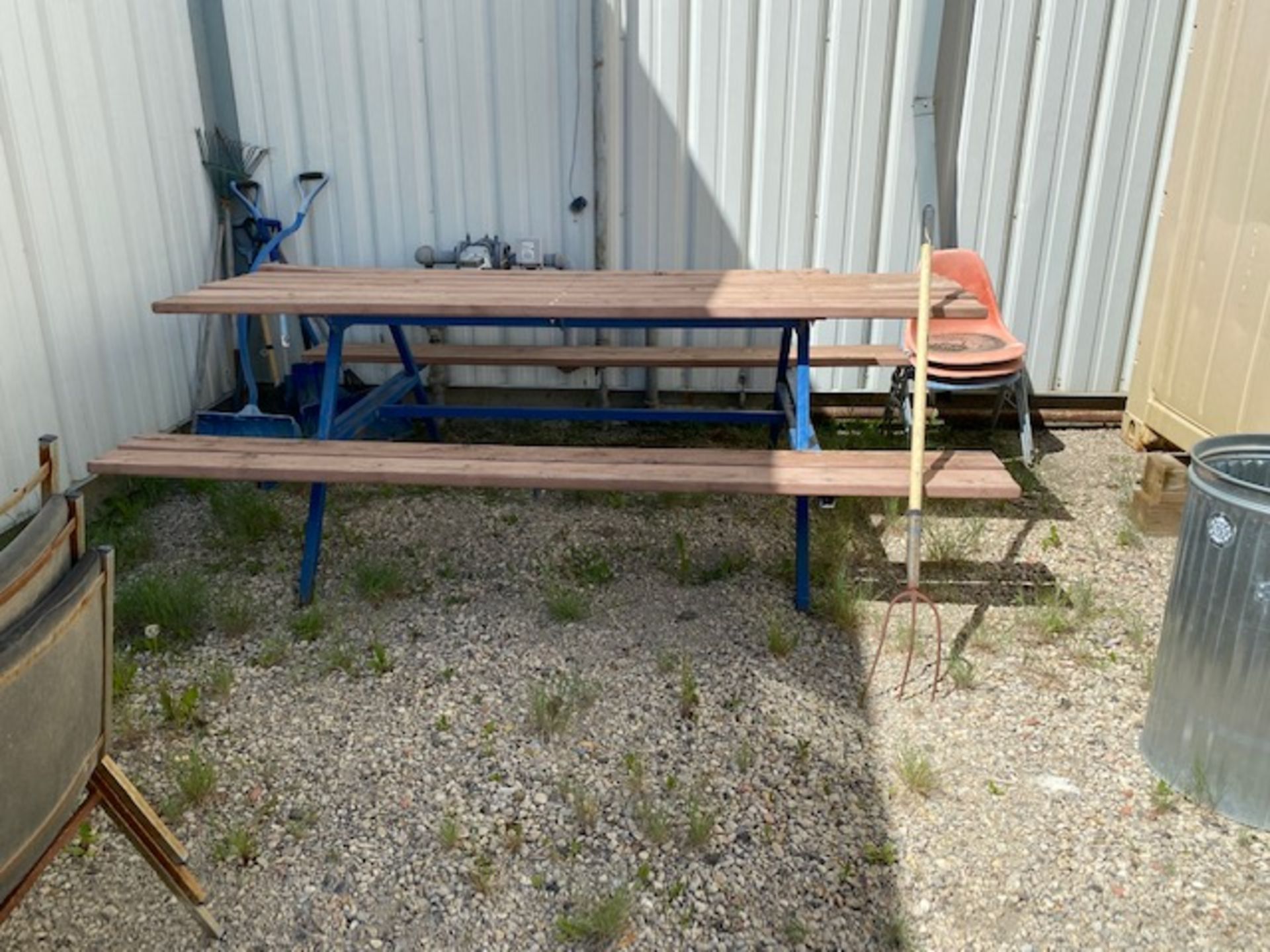 BBQ, FIREPIT & 2 PICNIC TABLES - Image 2 of 4