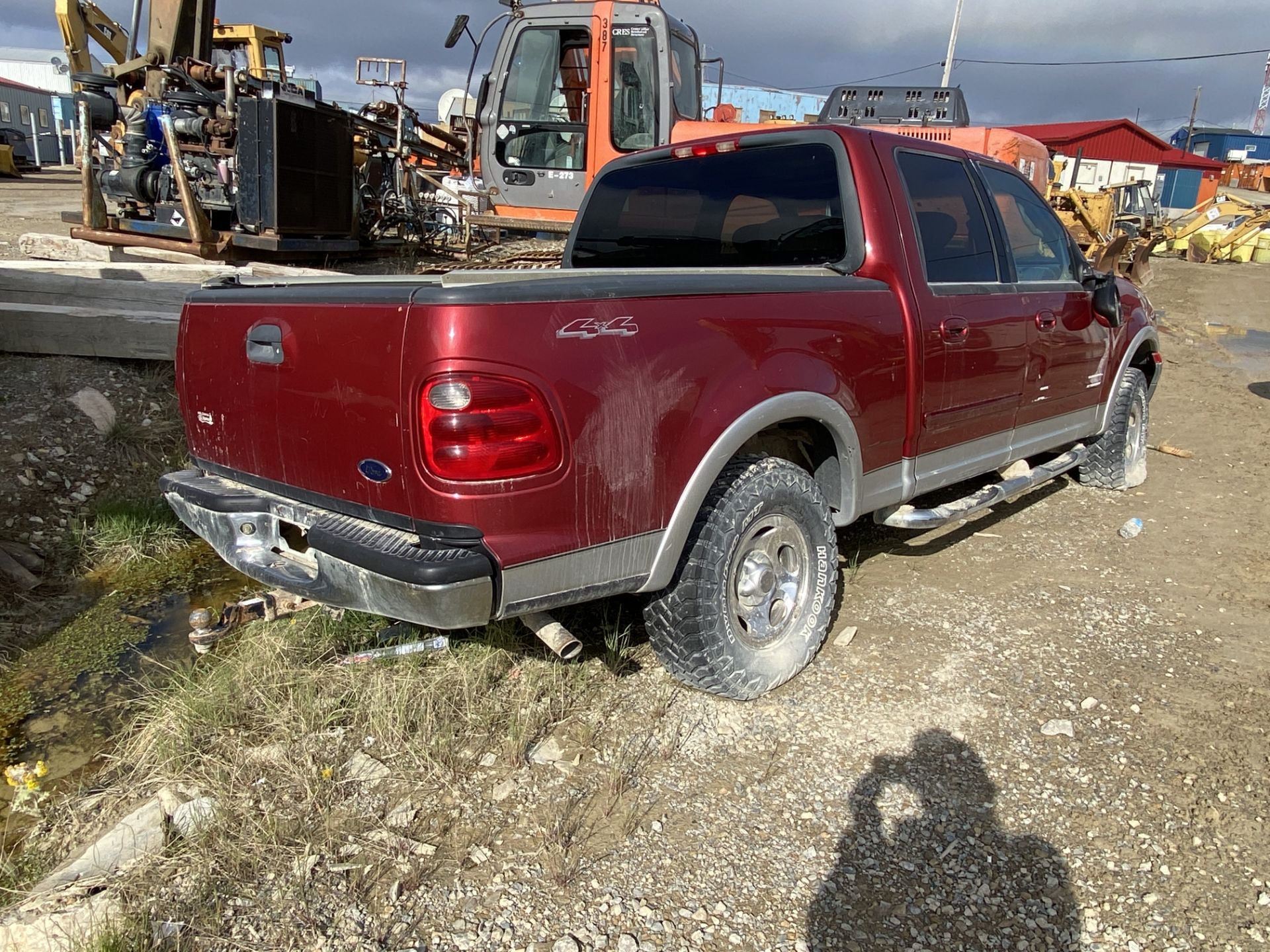 2006 FORD F150XL 4X4M S/N 1FTRX14W64MC25247 RUNNING, LEAKY TRANSMISSION & 2002 FORD F150 XLT, 4X4, - Image 4 of 5