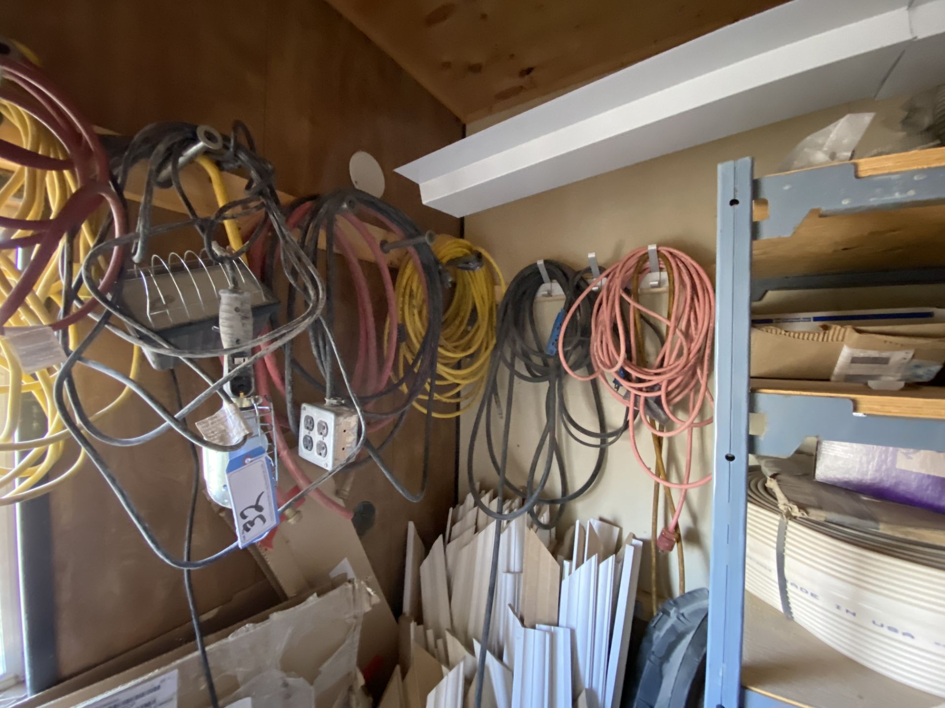 L/O LIGHTS & EXTENSION CORDS & HOSES - Image 2 of 5