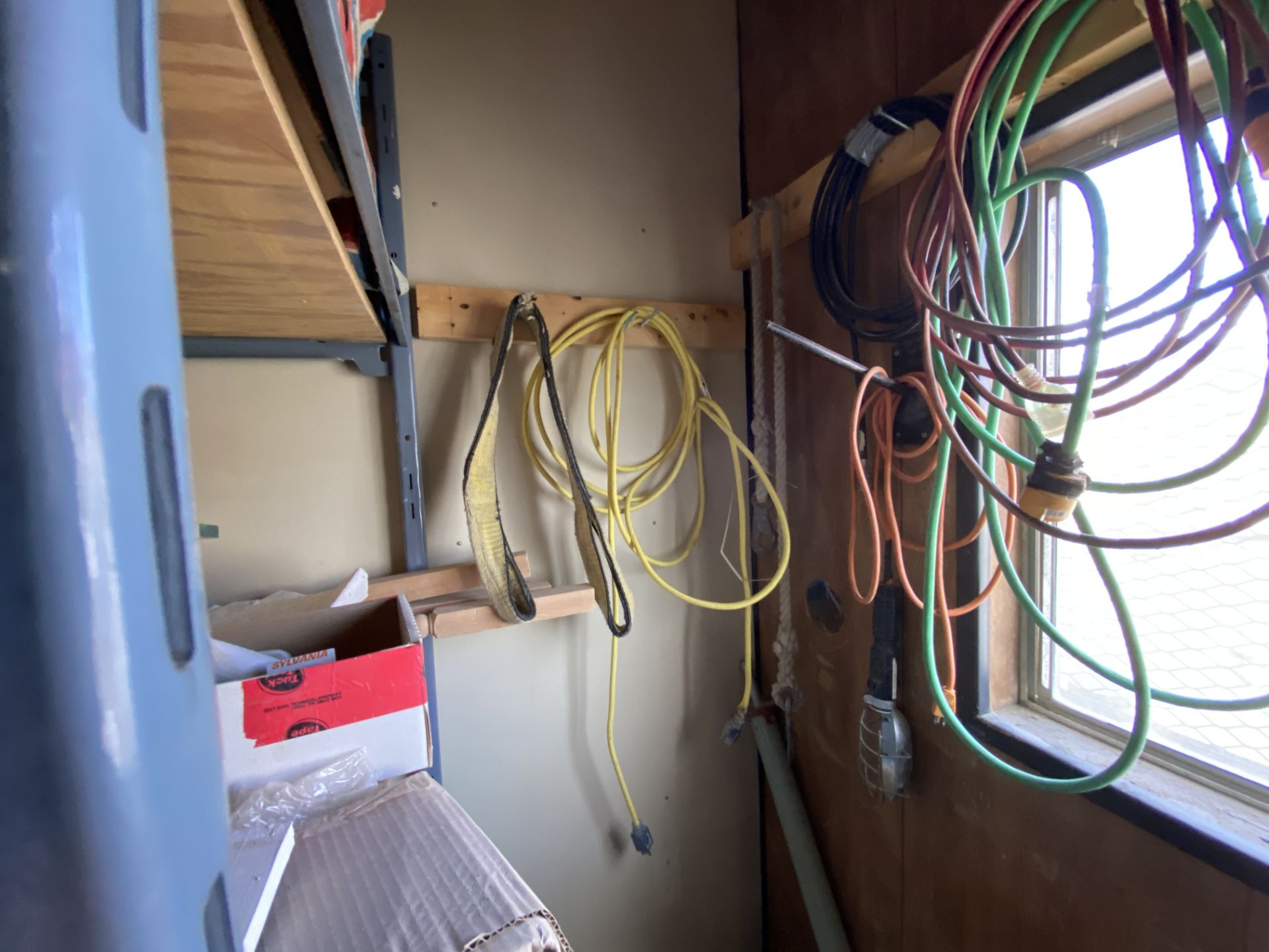 L/O LIGHTS & EXTENSION CORDS & HOSES - Image 3 of 5