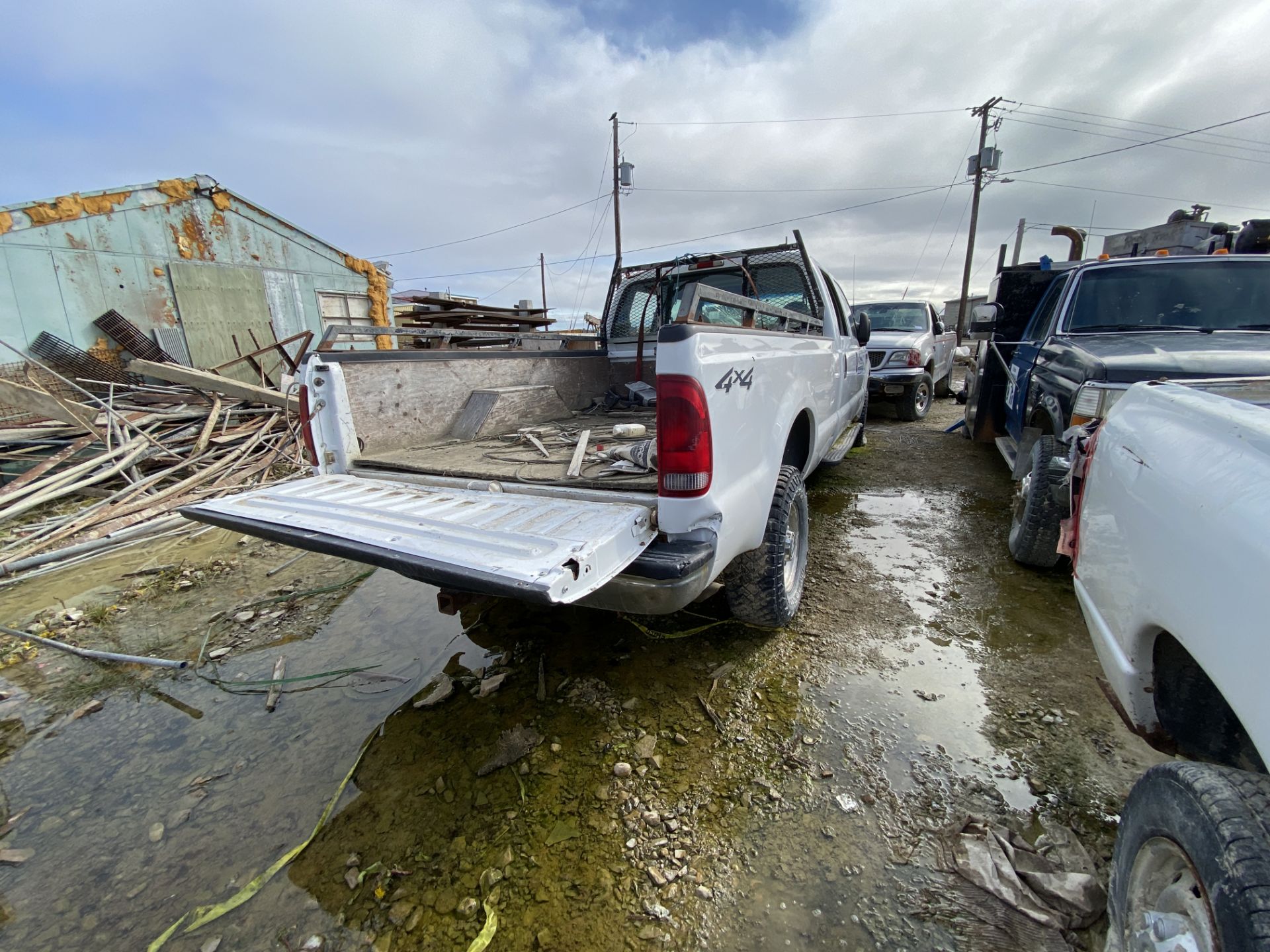 1999 FORD F350 XLT SD DIESEL 4X4, S/N 1FTSW31F8XED40182 - NOT RUNNING - Image 3 of 4