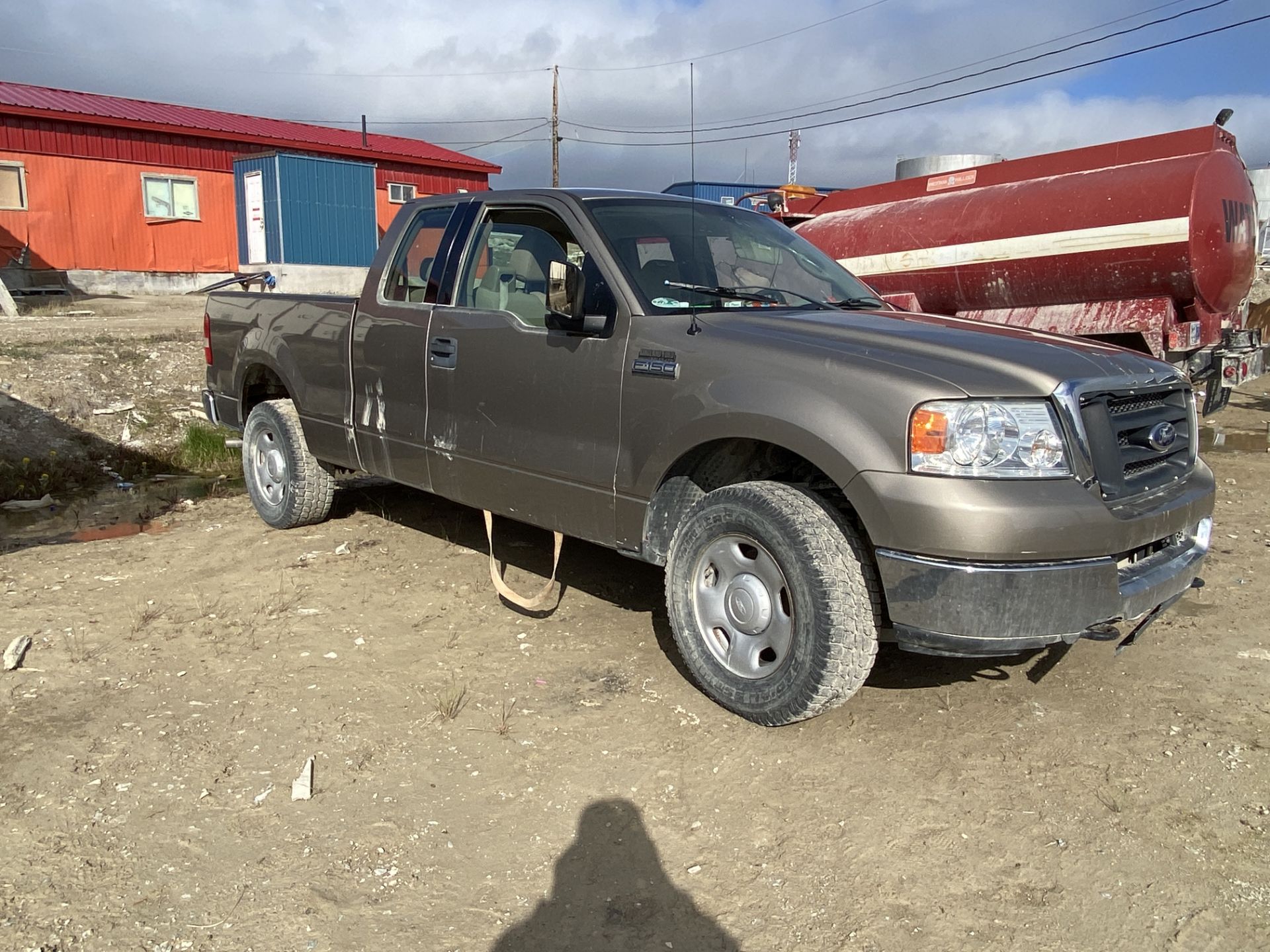 2006 FORD F150XL 4X4M S/N 1FTRX14W64MC25247 RUNNING, LEAKY TRANSMISSION & 2002 FORD F150 XLT, 4X4, - Image 2 of 5