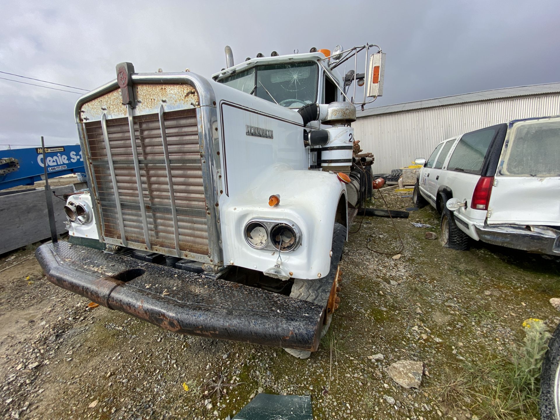 KENWORTH T/A BED TRUCK C/W GIN POLES, FLIP-IN 5TH WHEEL, WINCH LIVE ROLL, S/N 88210 - M - Image 6 of 6