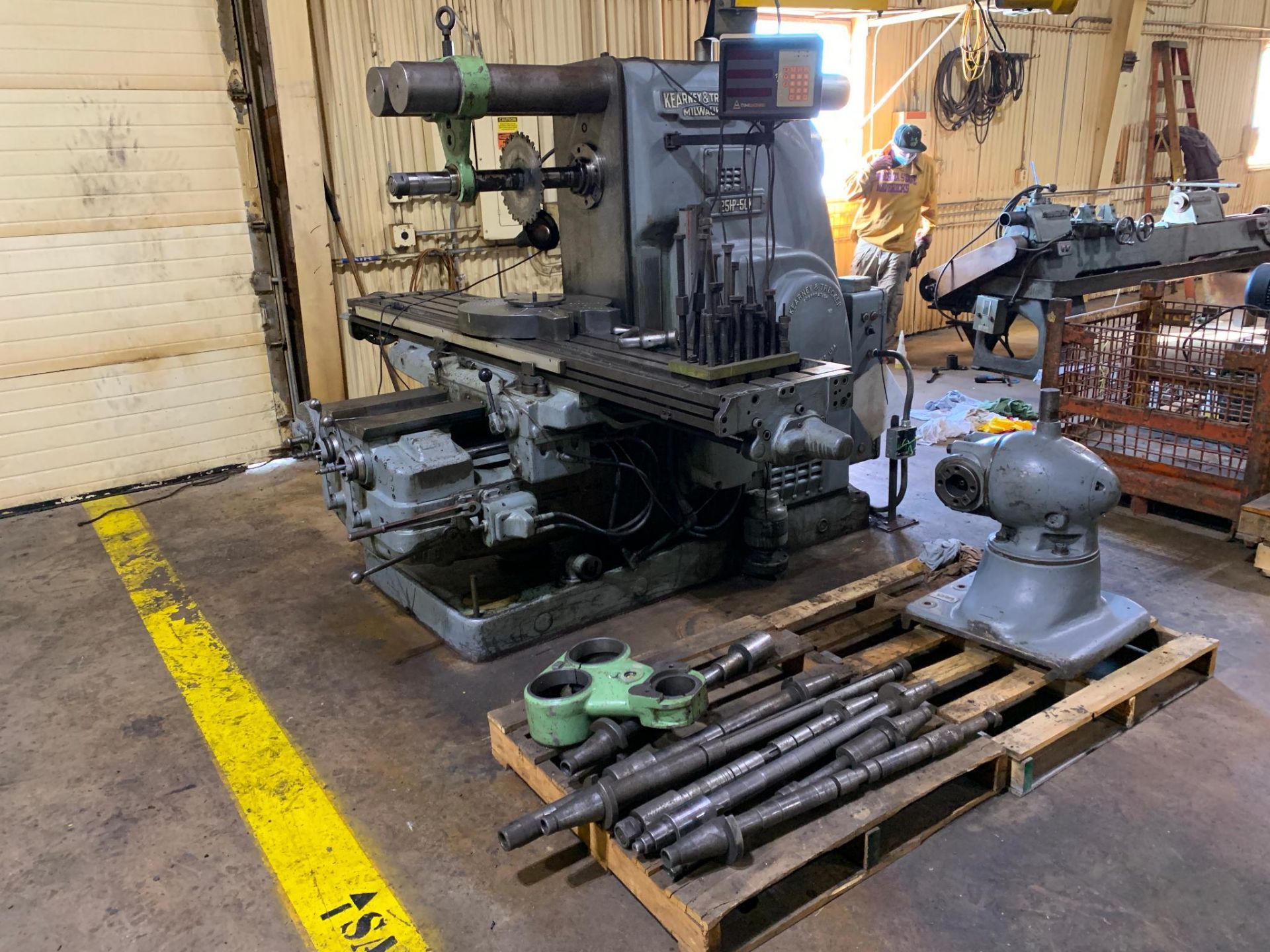 Kearney & Trecker 25HP-5CK Horizontal Mill Model 25HP-5CK Serial Number: 20-7150 With: Vertical Head