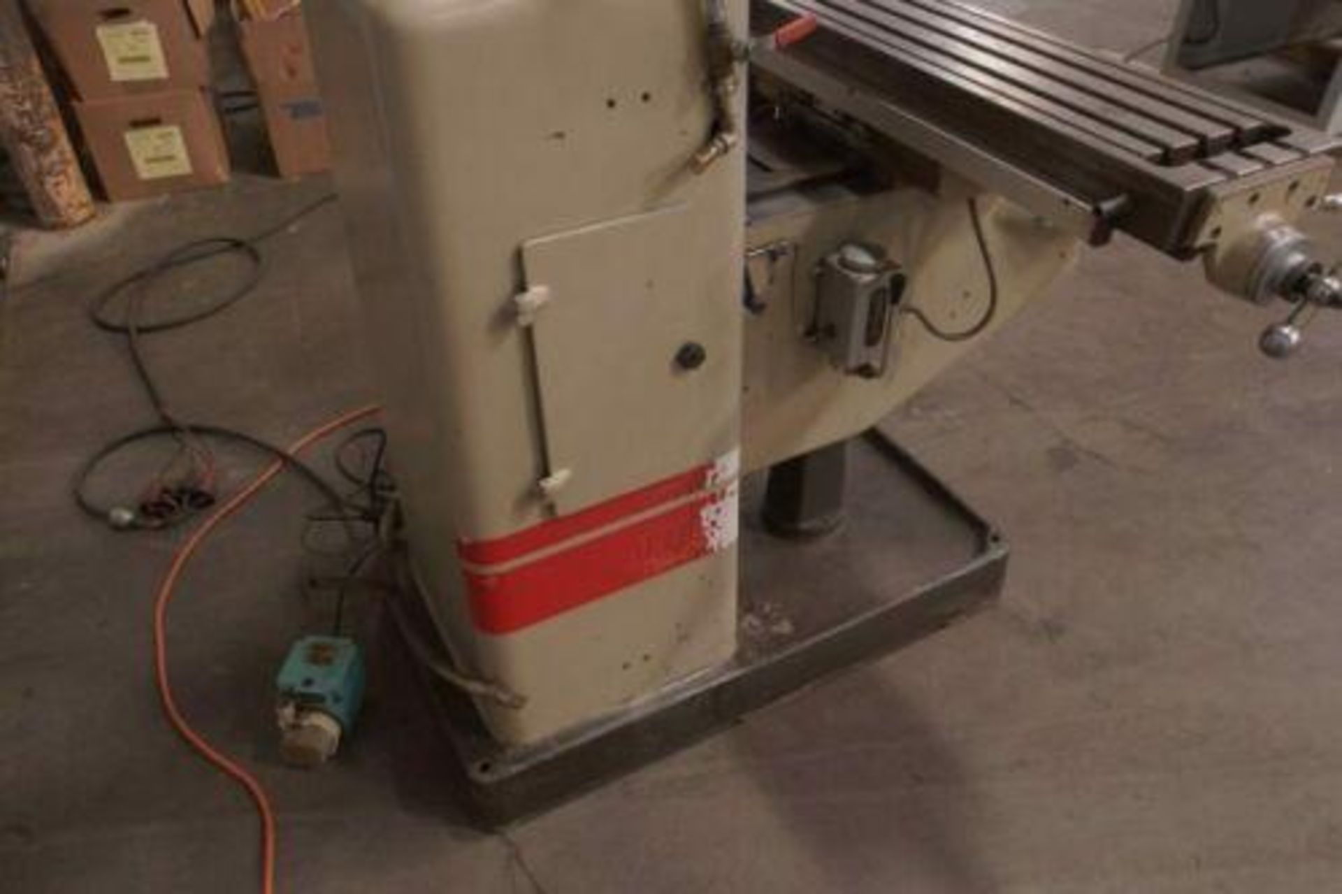 Wells Index Microcut Vertical Milling Machine with: Anilam wizard two axis digital readout servo pow - Image 8 of 12