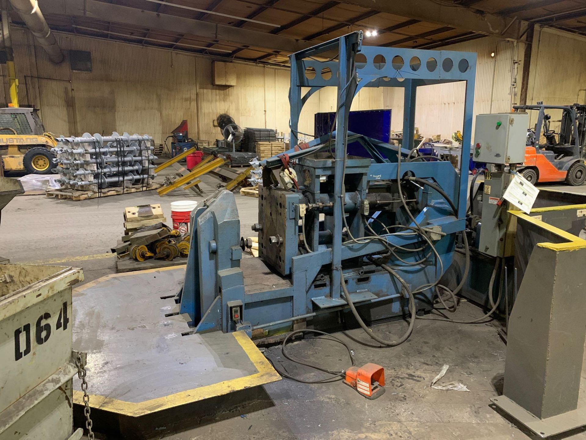 Horizontal Hydraulic Bulldozer Press 24" x 26" Pattens approx 15" stroke Mechanical Hand Pullbacks 2 - Image 4 of 11