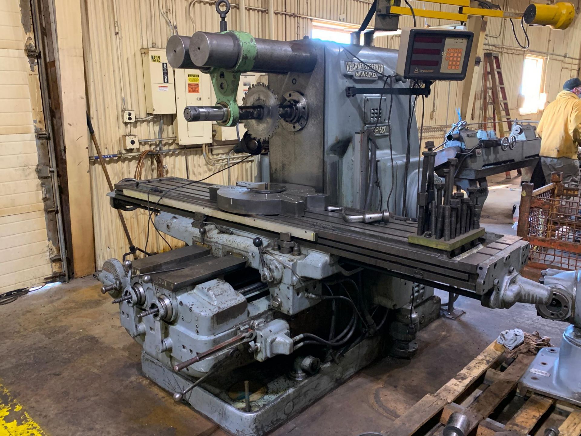 Kearney & Trecker 25HP-5CK Horizontal Mill Model 25HP-5CK Serial Number: 20-7150 With: Vertical Head - Image 3 of 25