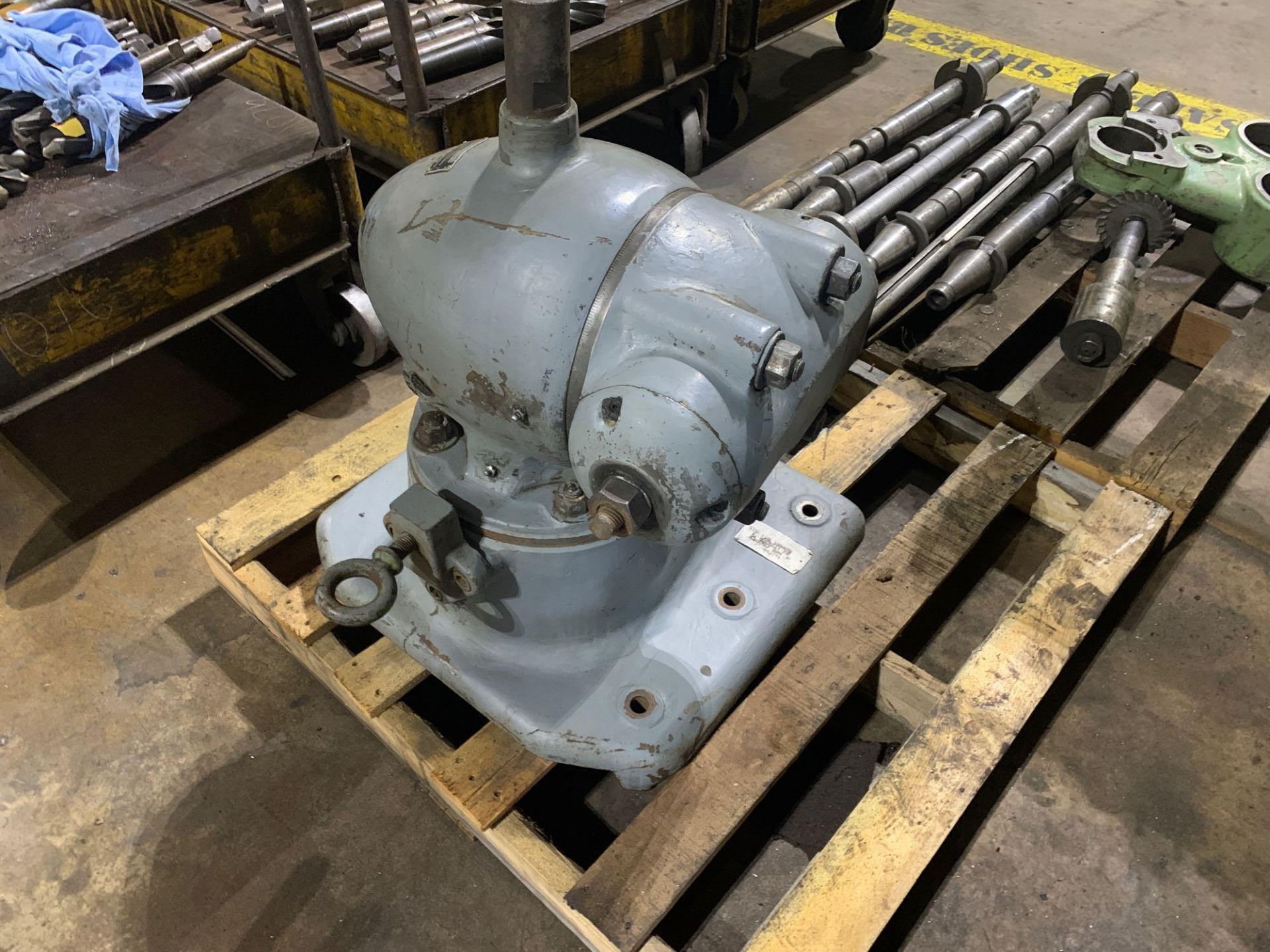 Kearney & Trecker 25HP-5CK Horizontal Mill Model 25HP-5CK Serial Number: 20-7150 With: Vertical Head - Image 9 of 25