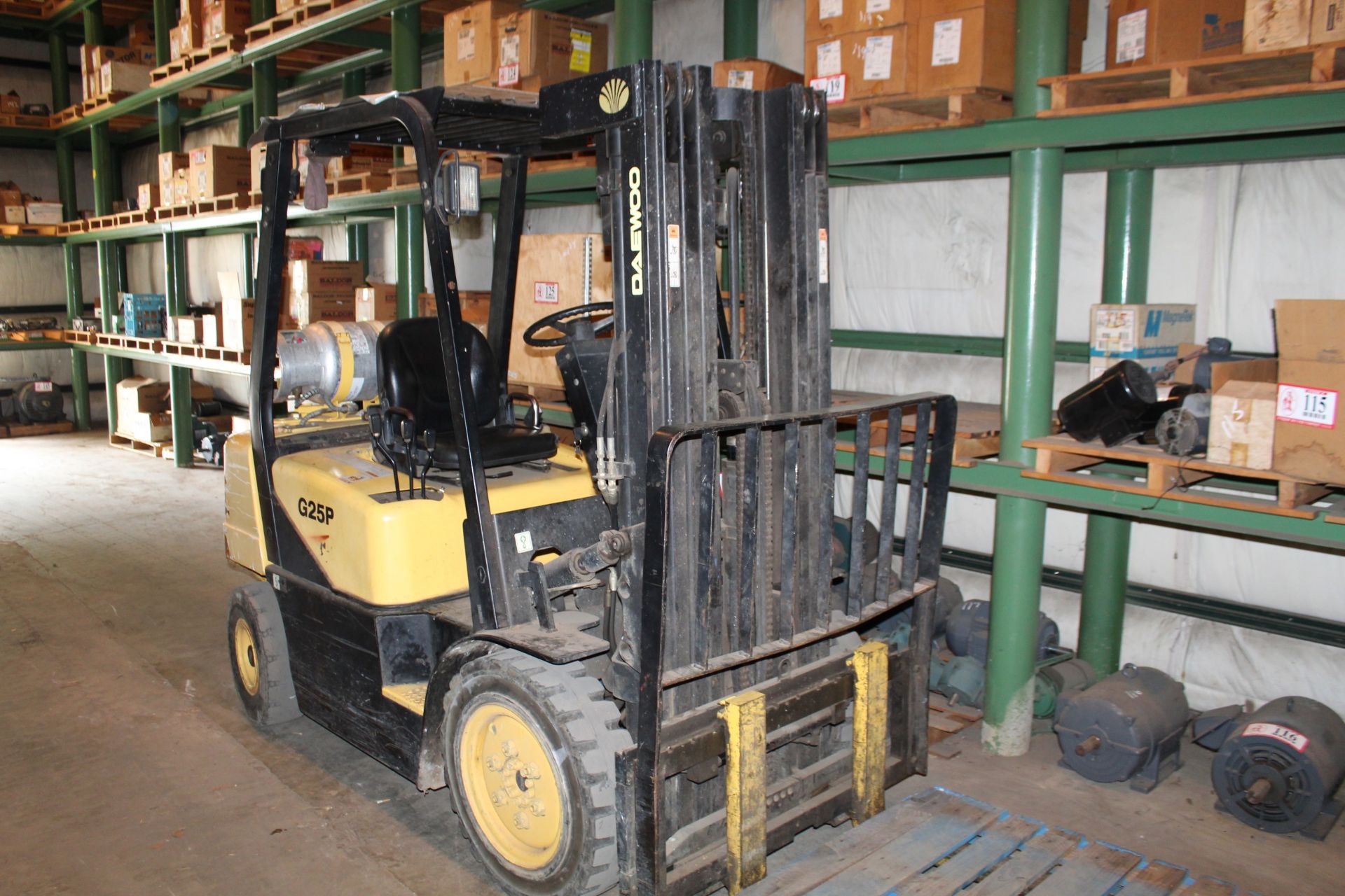 Daewoo Model G25P 5000lb Capacity, 173" Lift, Solid Tired LP Gas Forklift w/ Side Shift