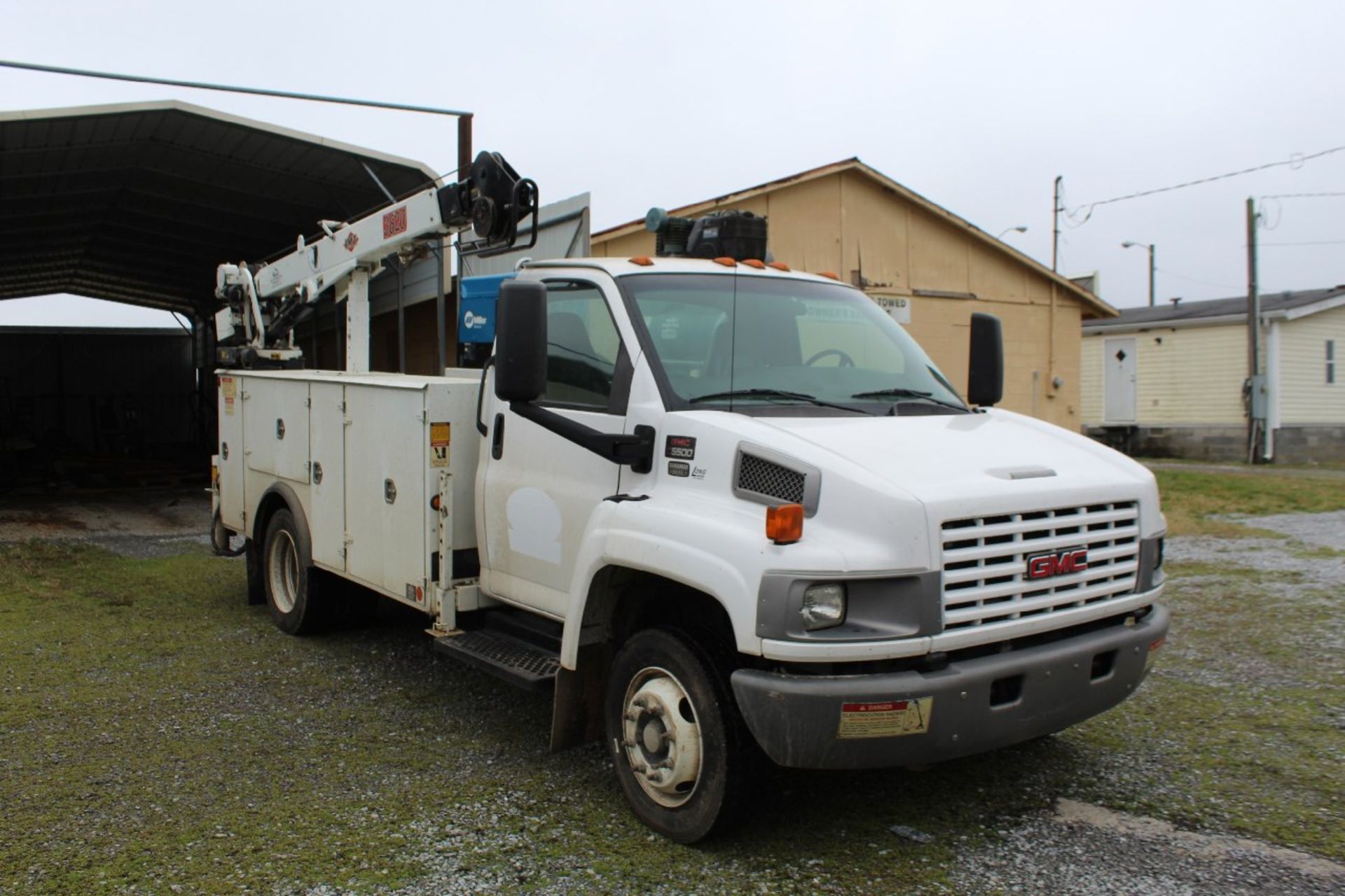 2004 GMC C5500 w/ Service Bed, Duramax Diesel, Automatic, ODO Showing 52,088, Service Bed has gas - Image 2 of 4