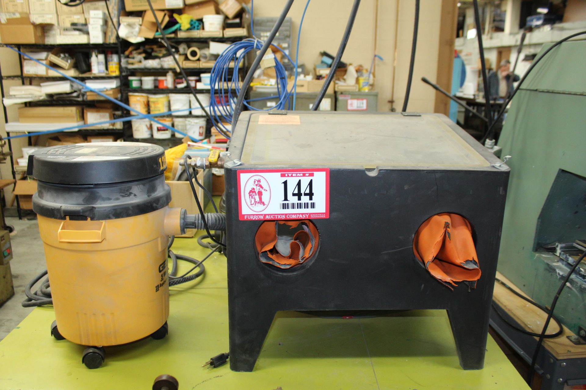 Small Table Top Mounted Sand Blast Cabinet w/ Dust Collector