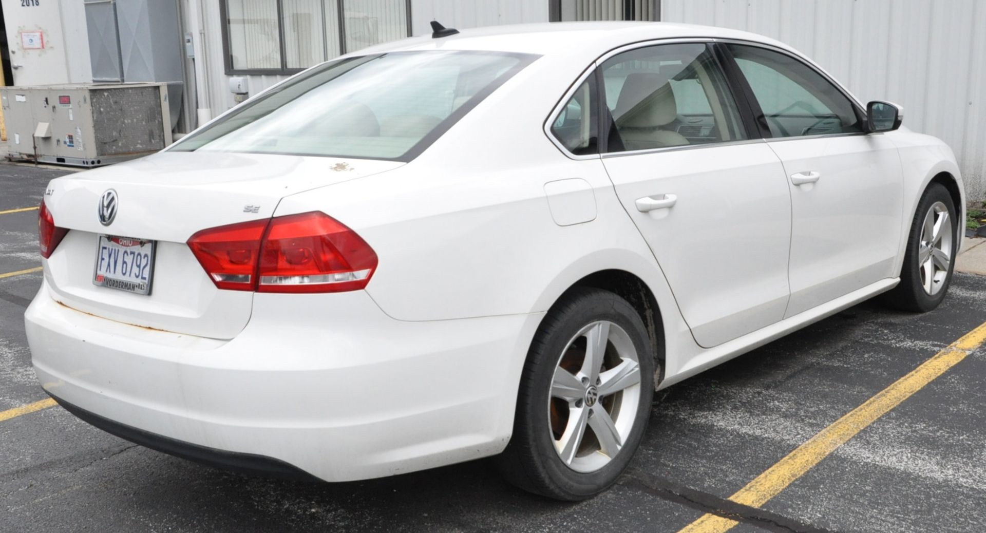 2013 Volkswagen Passat 4-Door Sedan, VIN 1VWBP7A3XDC115440, 2.5 Gas Engine, Auto Transmission, 242, - Image 3 of 10