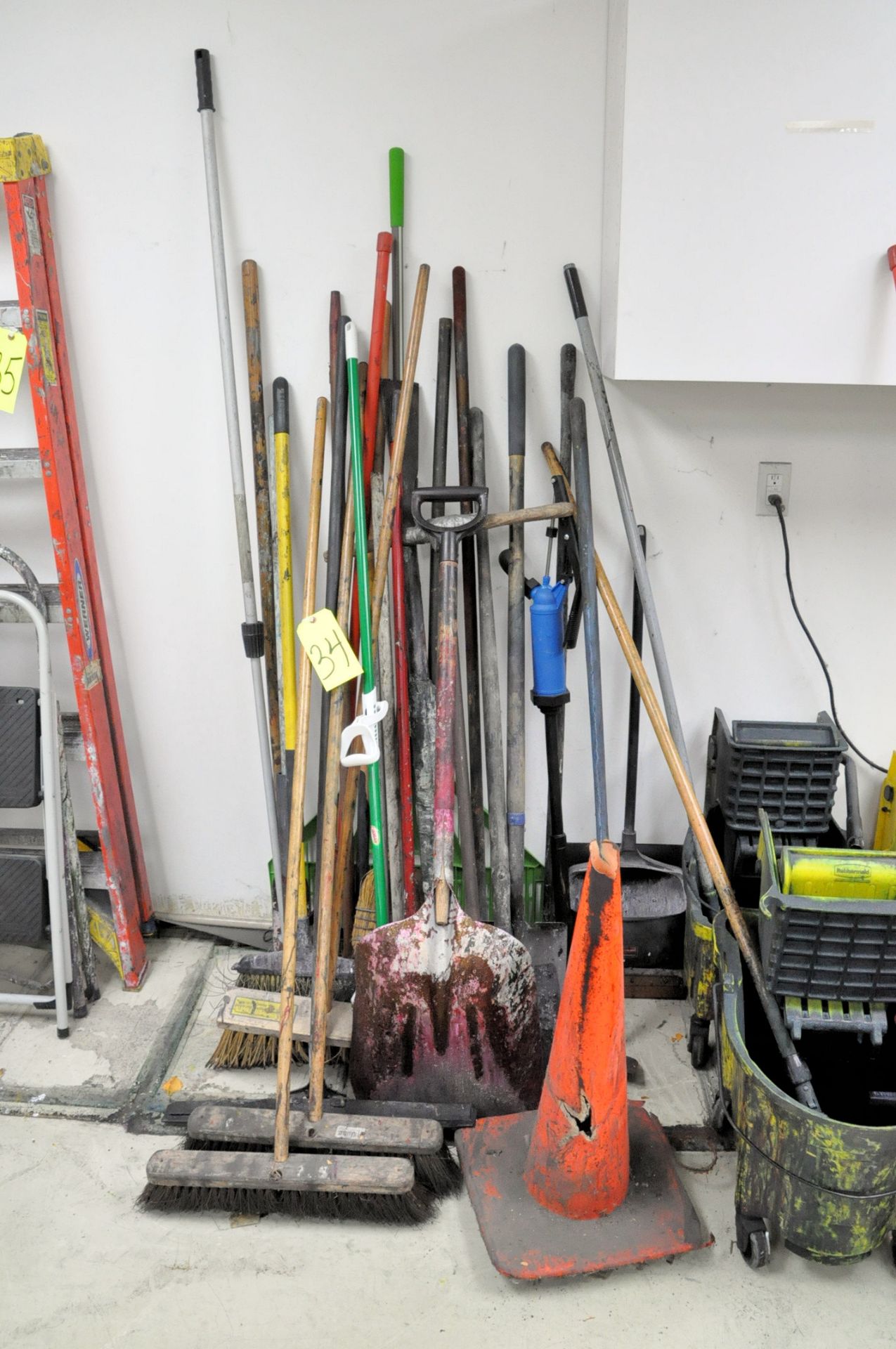 Lot-Various Cleanup Tools