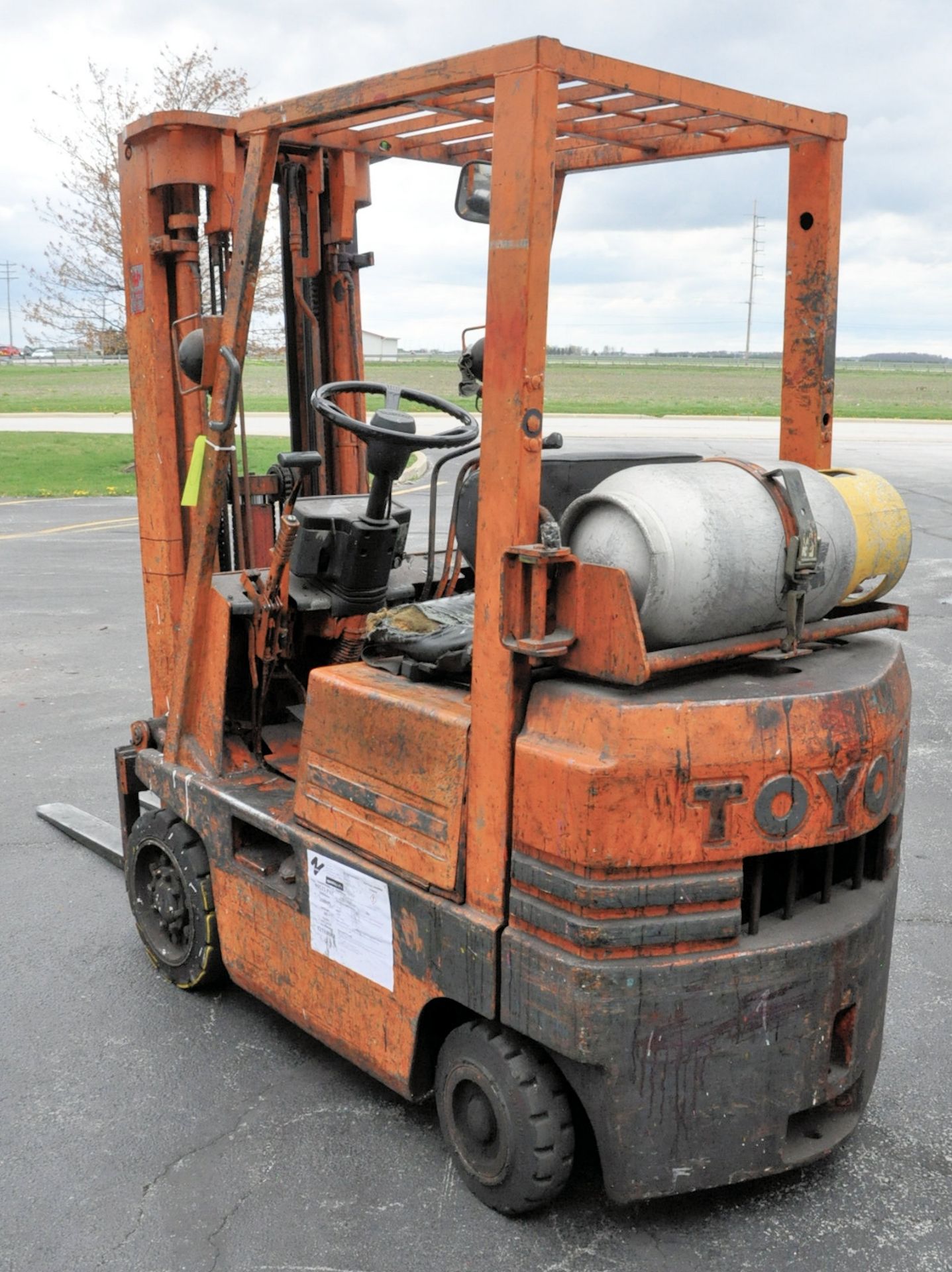 Toyota Model & S/n N/a, Approx. 2300-Lbs. x Approx. 185" Lift Capacity LP Gas Fork Lift Truck, S/n - Image 5 of 7