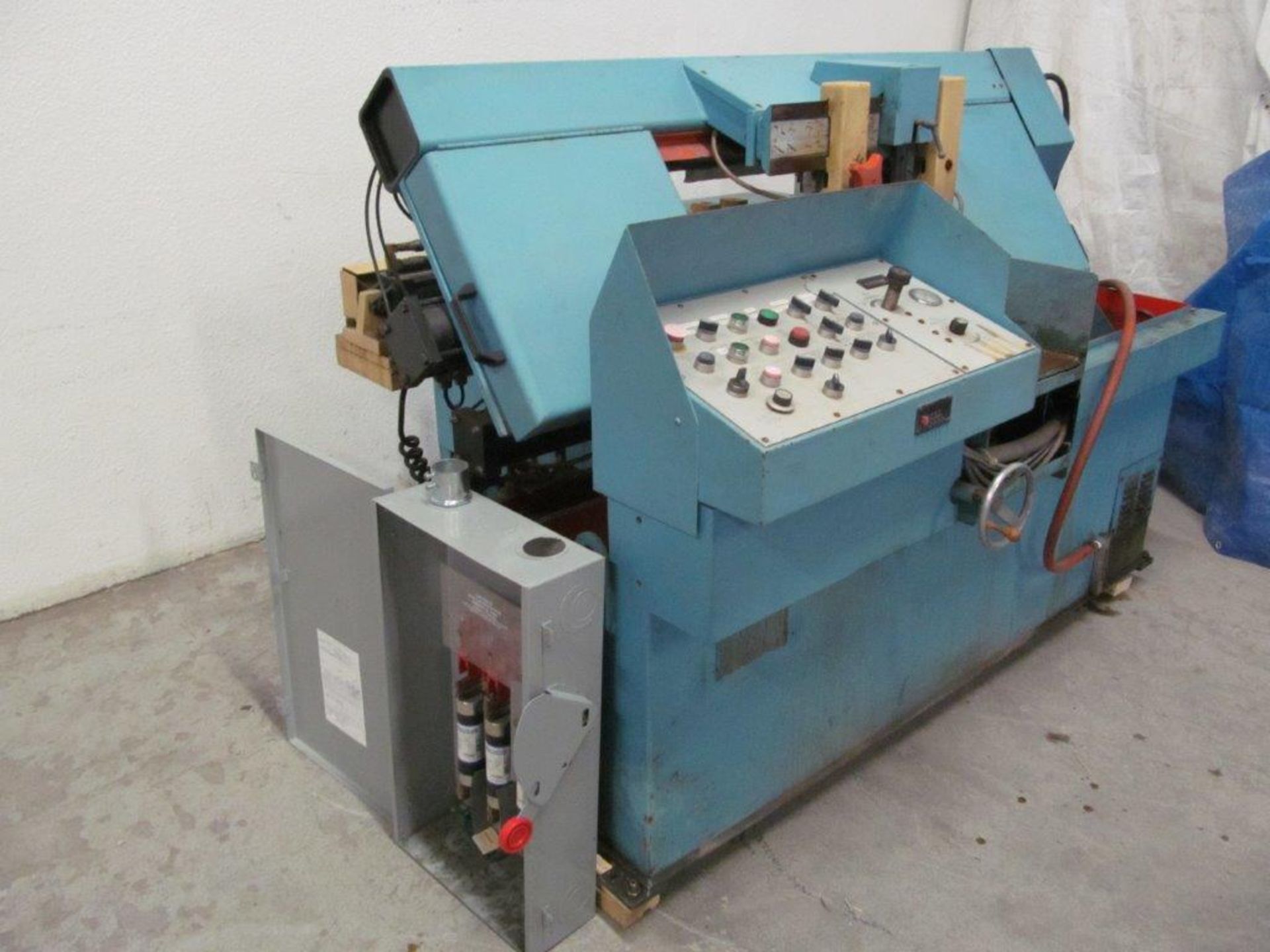 DoALL AUTOMATIC HORIZONTAL BANDSAW MODEL C-260-2, LOCATION: HAWKESBURY, ONTARIO - Image 2 of 9