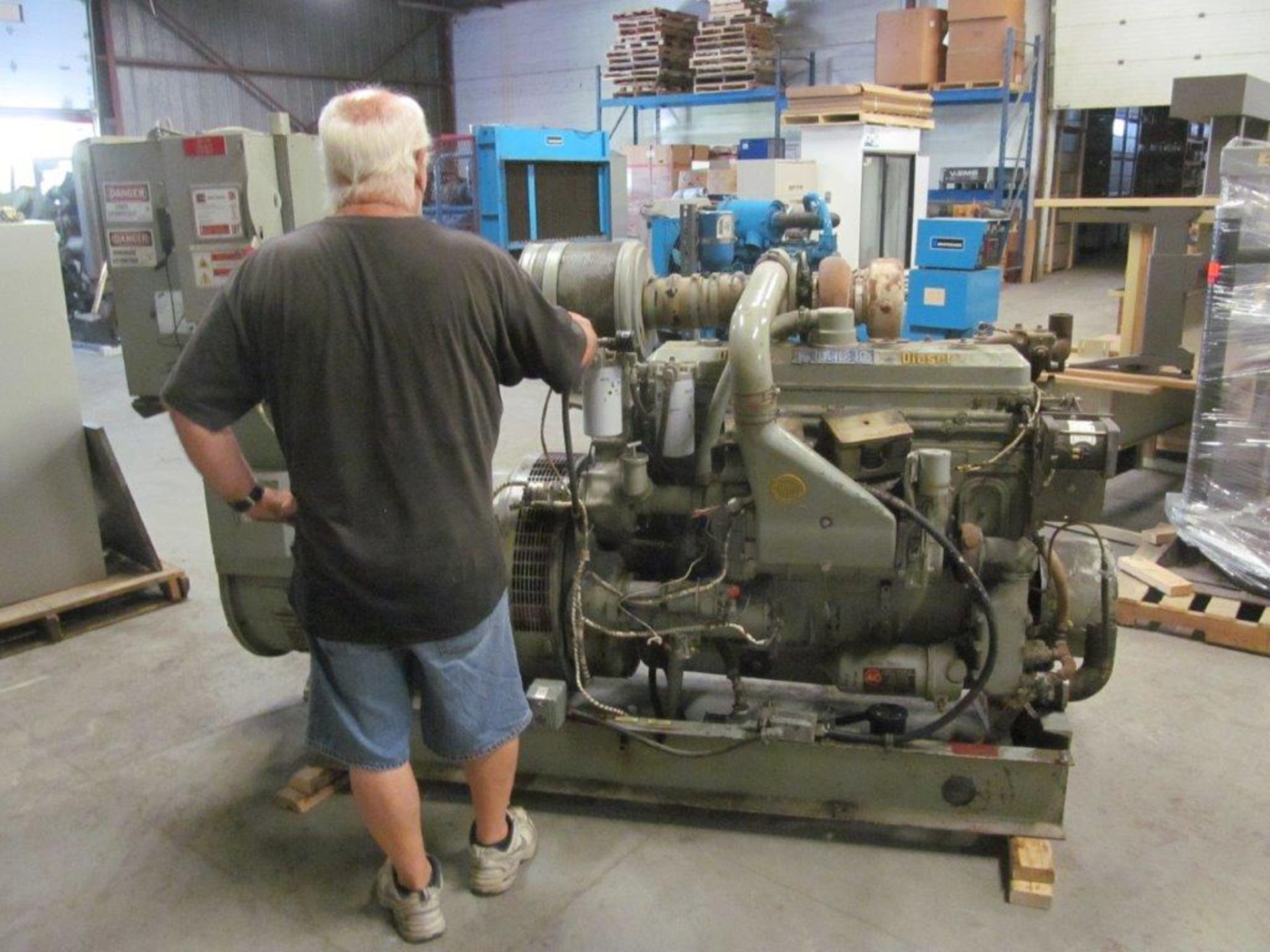 DETROIT DIESEL GENERATOR, MODEL 10637305, 6 CYLINDER, 495 HRS, 250 KVA, 241 AMP, VOLTAGE 600, 1800 - Image 5 of 9