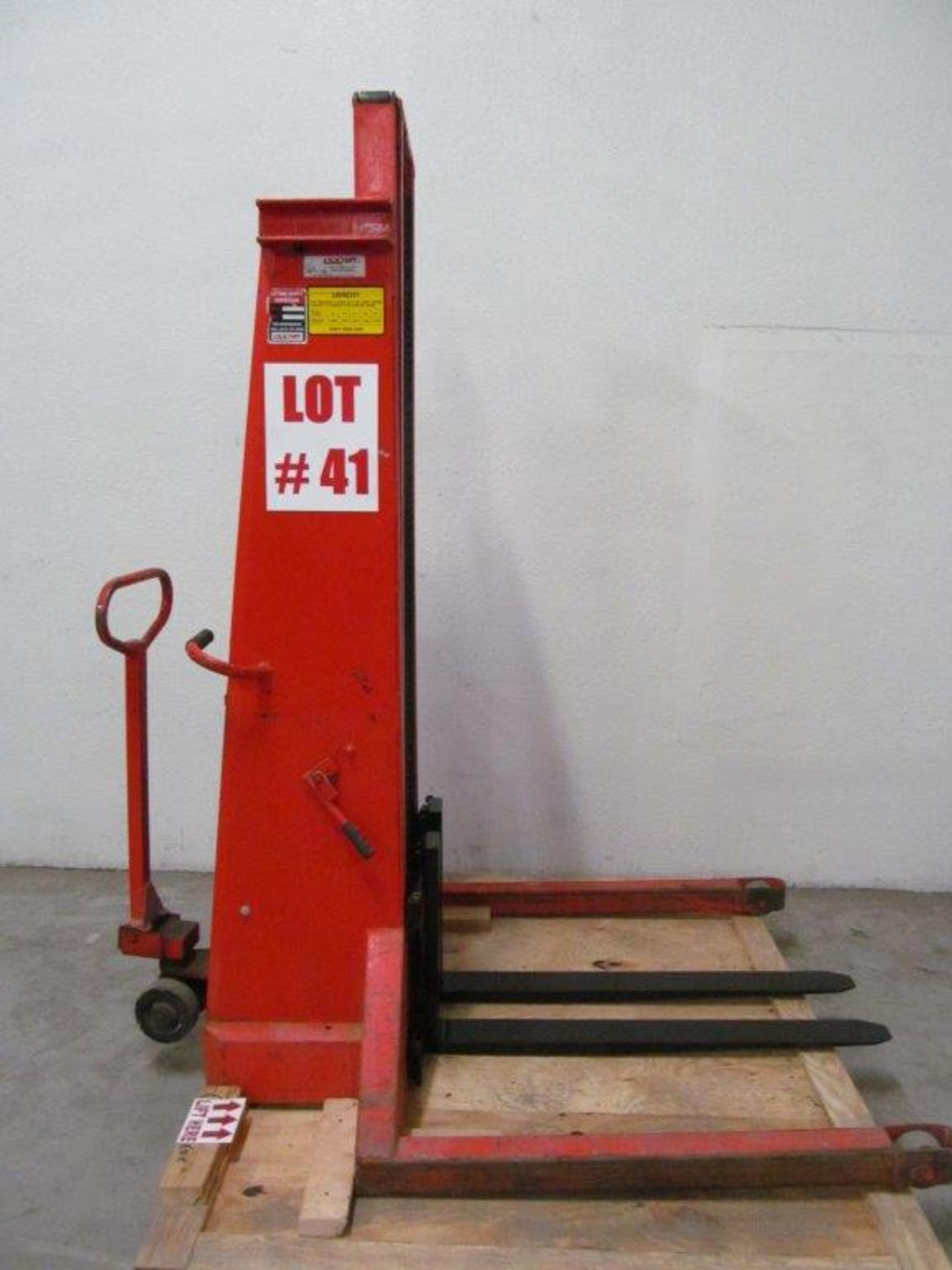 MAHAFFY MATERIALS HANDLING LTD., HYDRAULIC LIFT, MODEL TPA 120, 1500LB CAPACITY, LOCATION, - Image 2 of 5