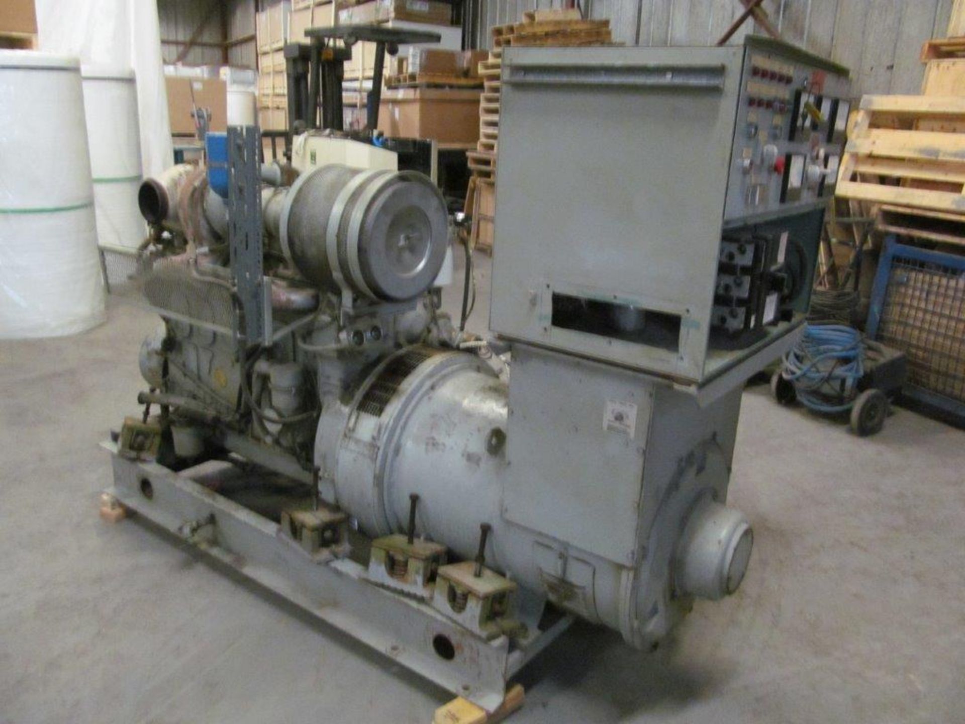 DETROIT DIESEL GENERATOR, MODEL 10637305, 6 CYLINDER, 495 HRS, 250 KVA, 241 AMP, VOLTAGE 600, 1800 - Image 3 of 9