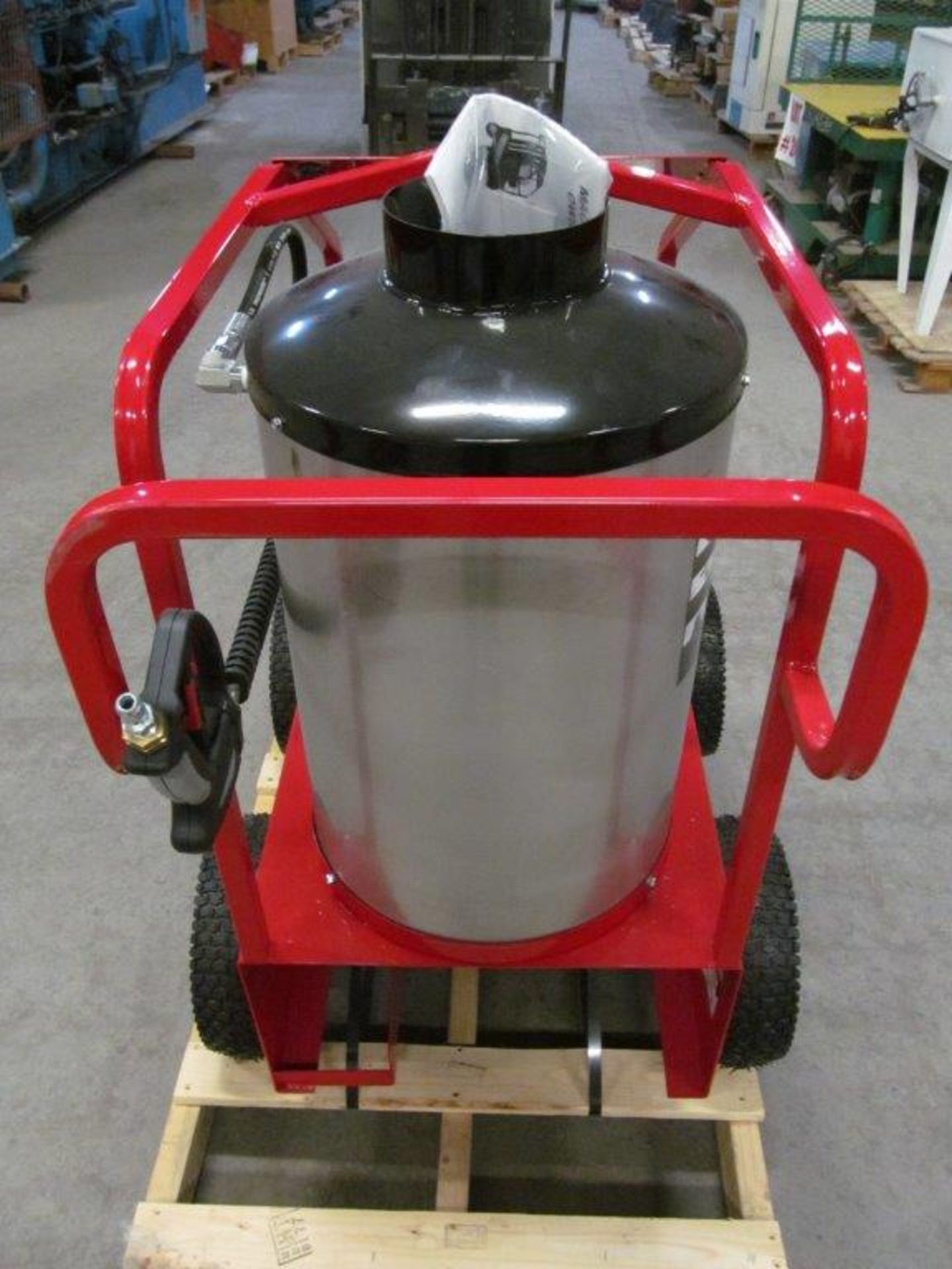 BRAND NEW EASY-KLEEN HOT WATER PRESSURE WASHER MODEL MAGNUM GOLD, LOCATION: HAWKESBURY, ONTARIO - Image 7 of 11